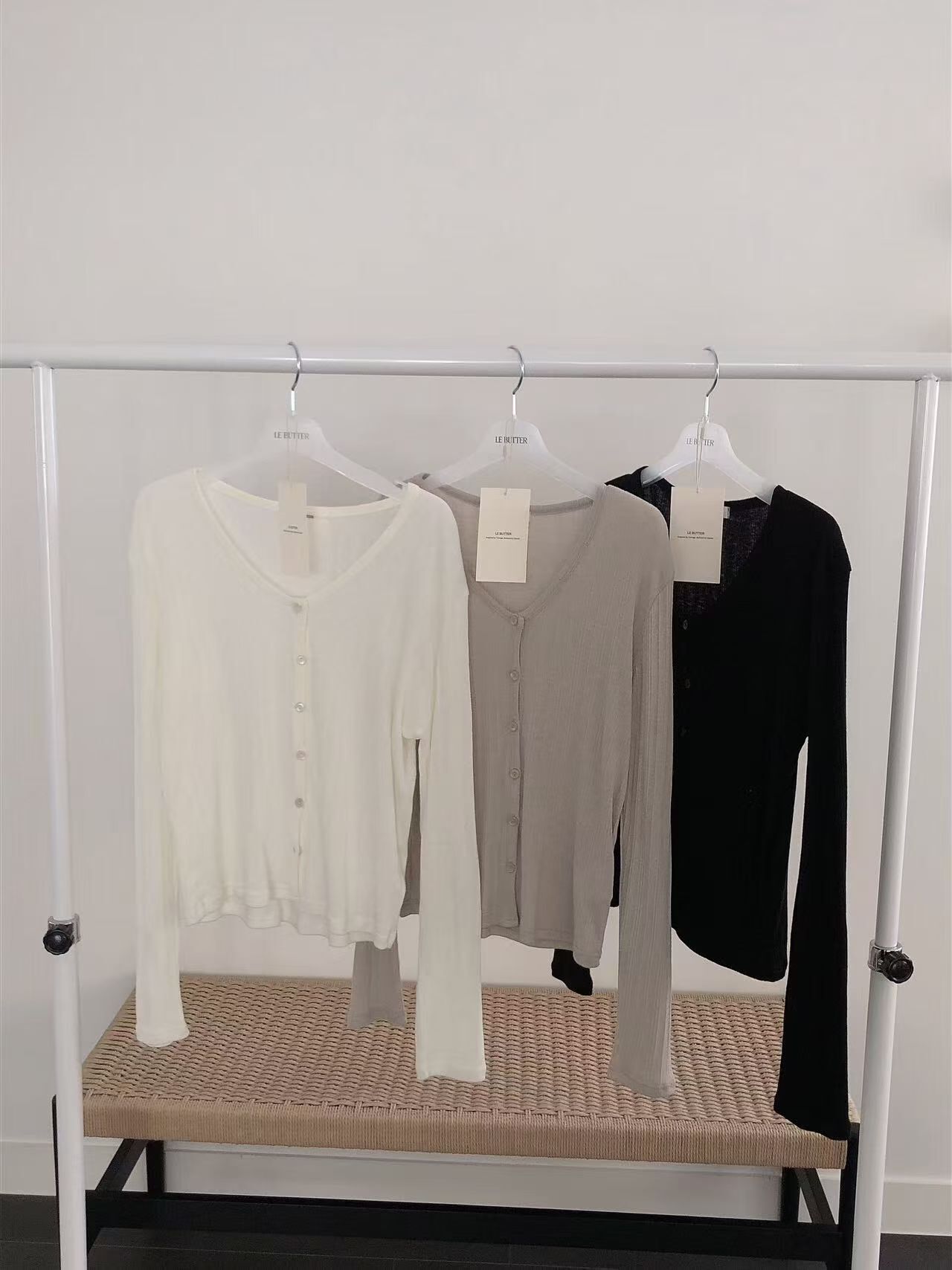 LB6020 大V鈕扣薄上衣