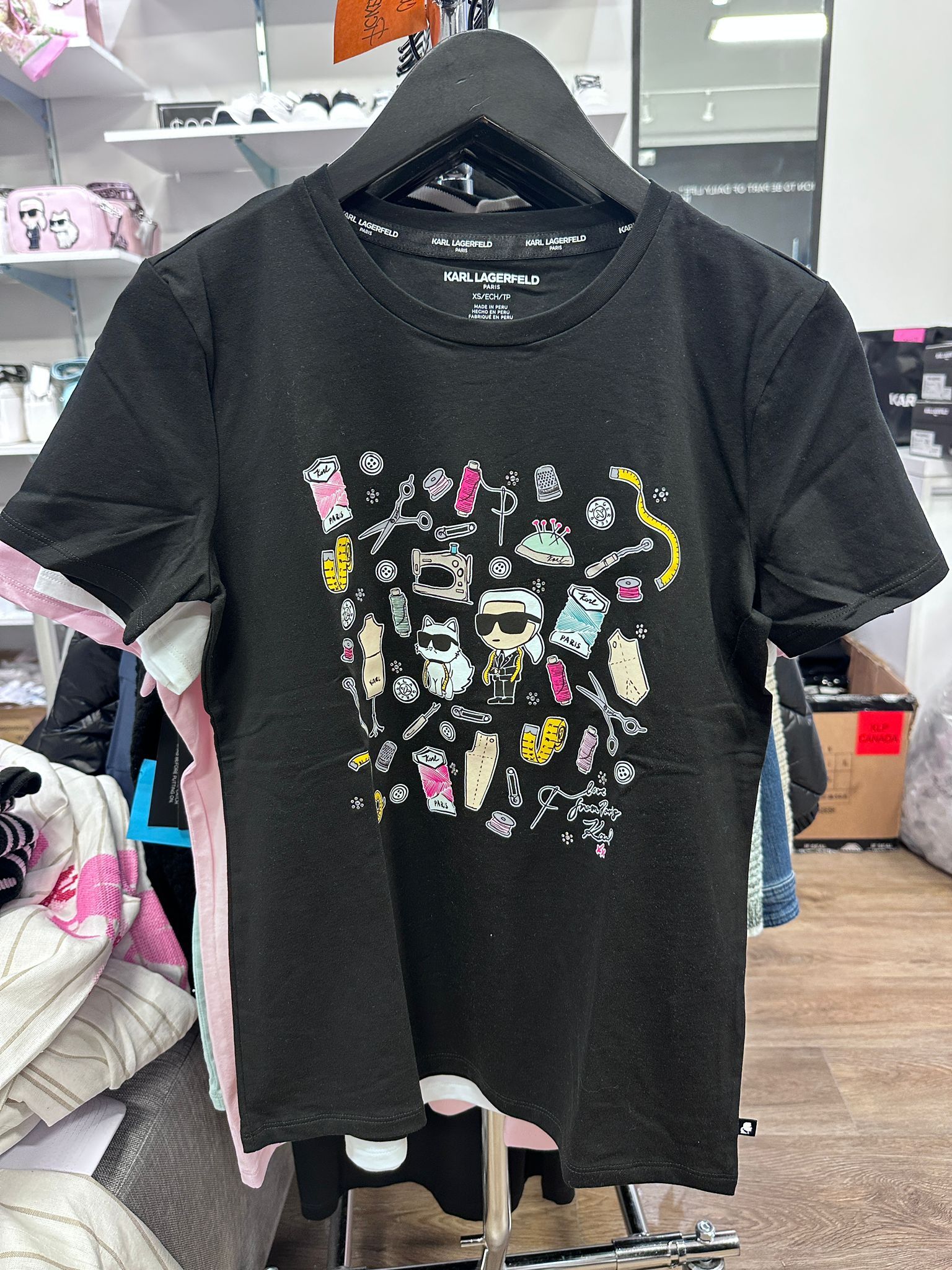 RT48 KL 裁縫工具插圖 黑色短袖衫 Whimsy Atelier Logo Tee