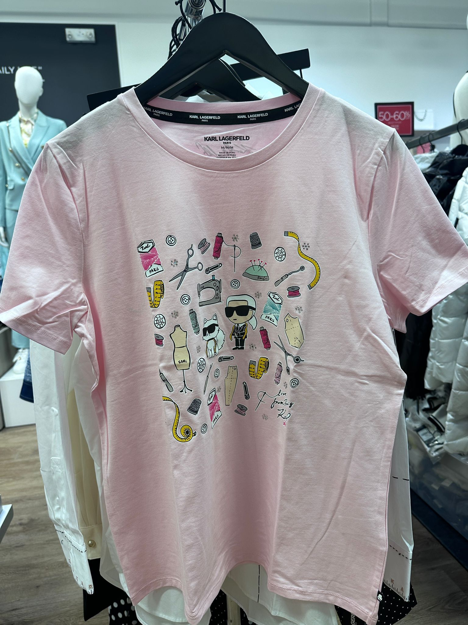 RT49 KL 裁縫工具插圖 粉紅色短袖衫 Whimsy Atelier Logo Tee