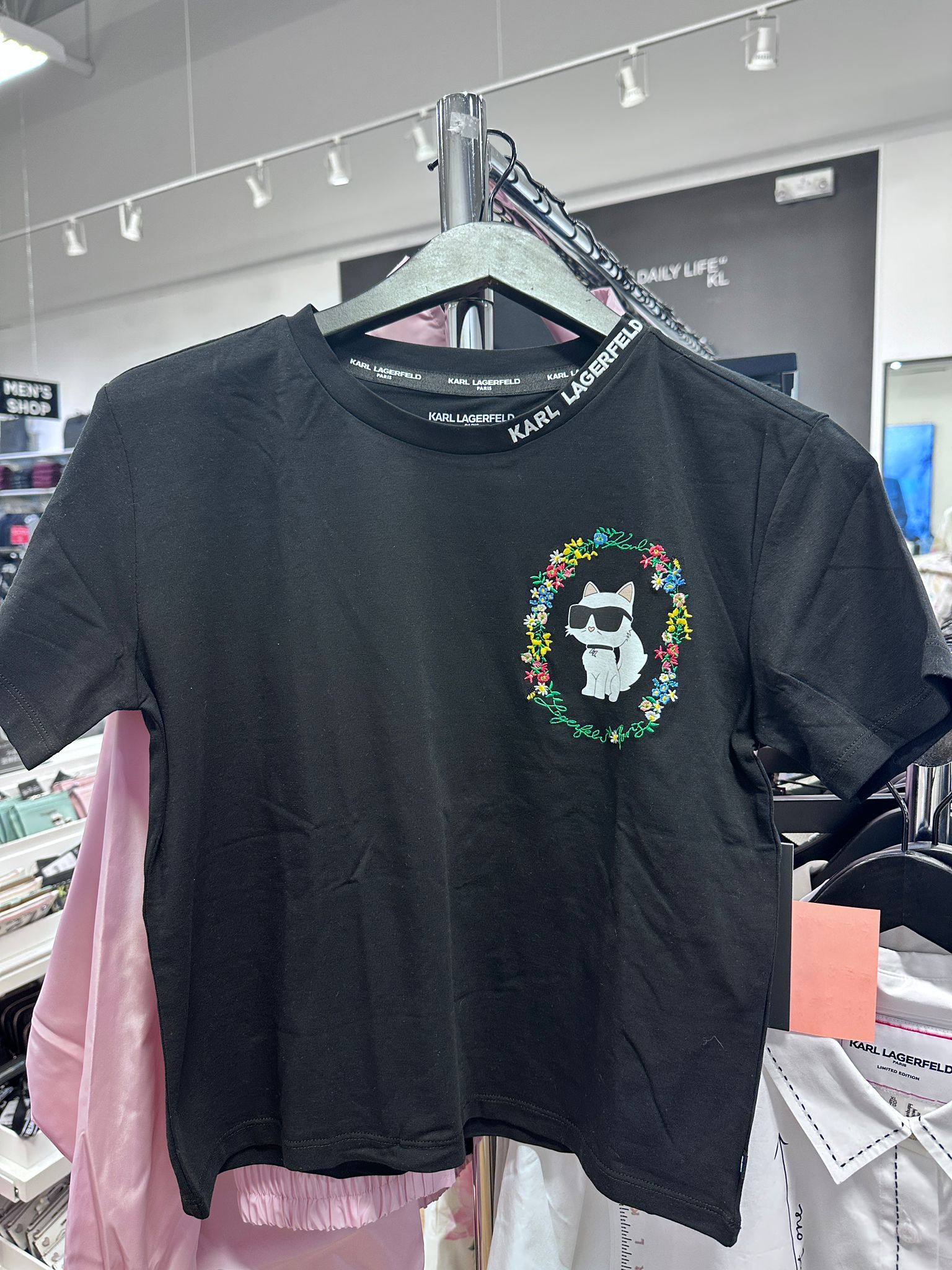 RT53 KL 刺繡花花 黑色短版短袖衫  Floral Frame Choupette Tee