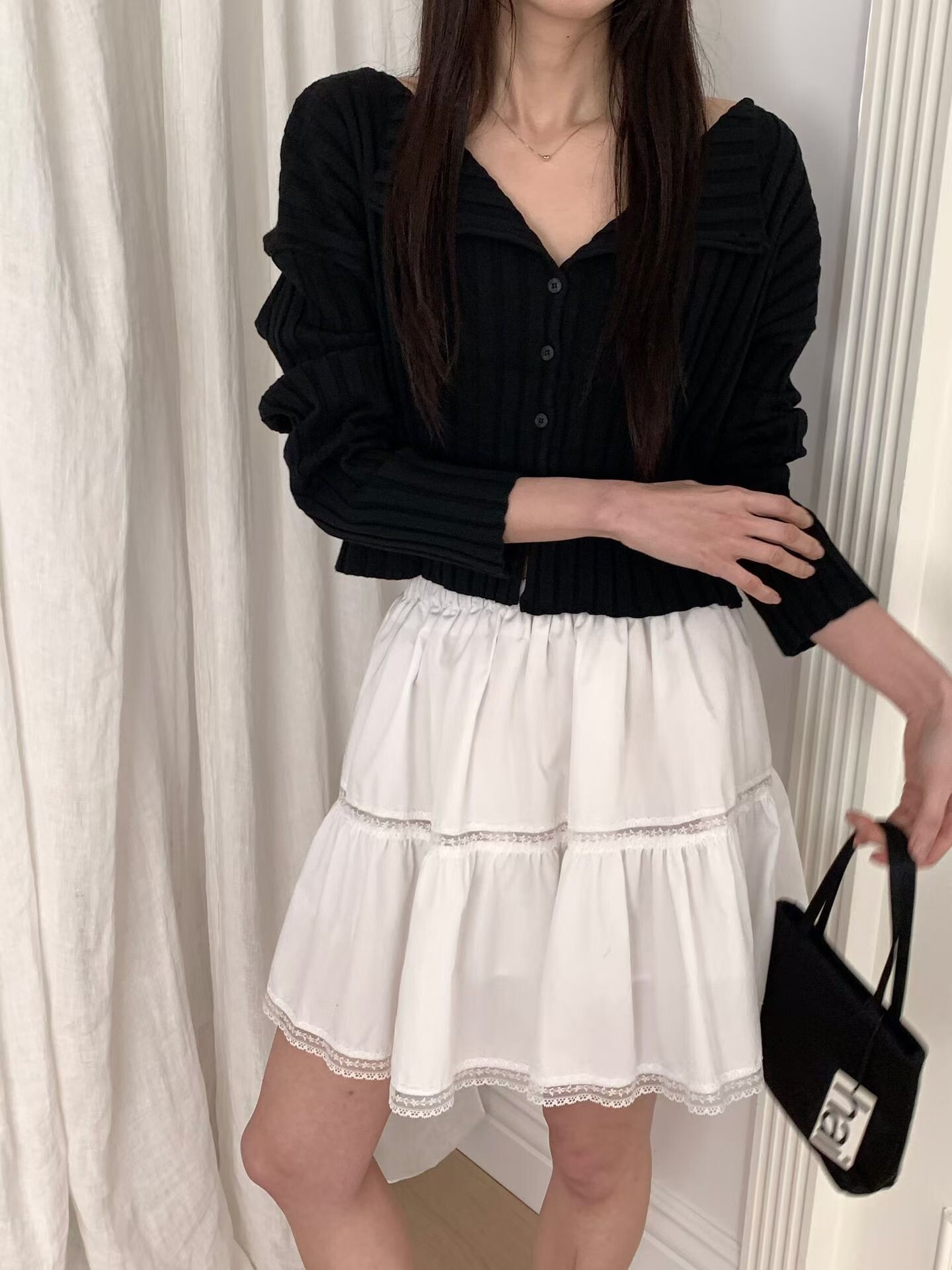 下擺蕾絲邊短圓裙