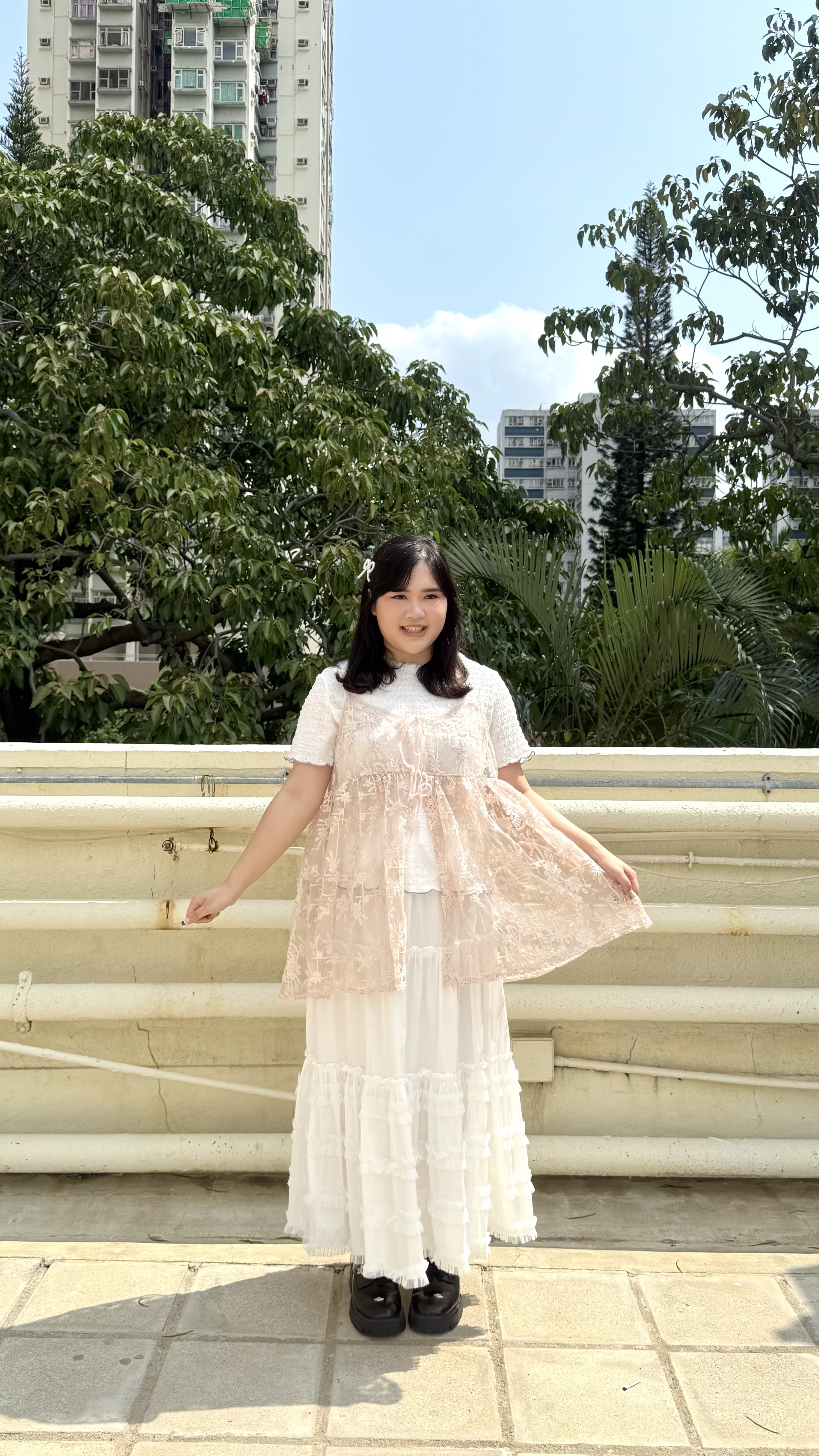 繡花網紋透身吊帶