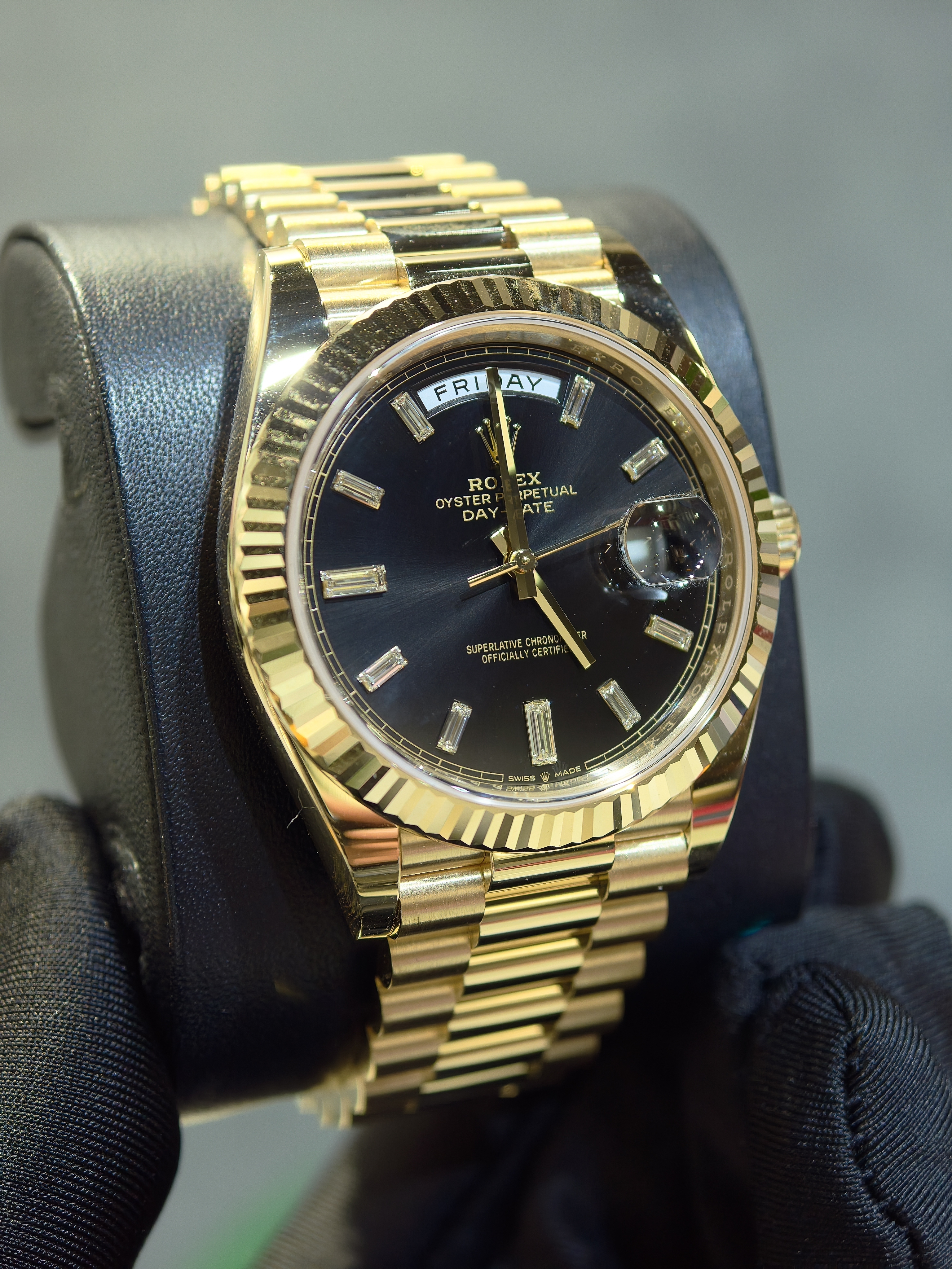 BRAND NEW ROLEX 228238 DAY-DATE 40 BLACK DIAL YELLOW GOLD PRESIDENT STRAP 40mm