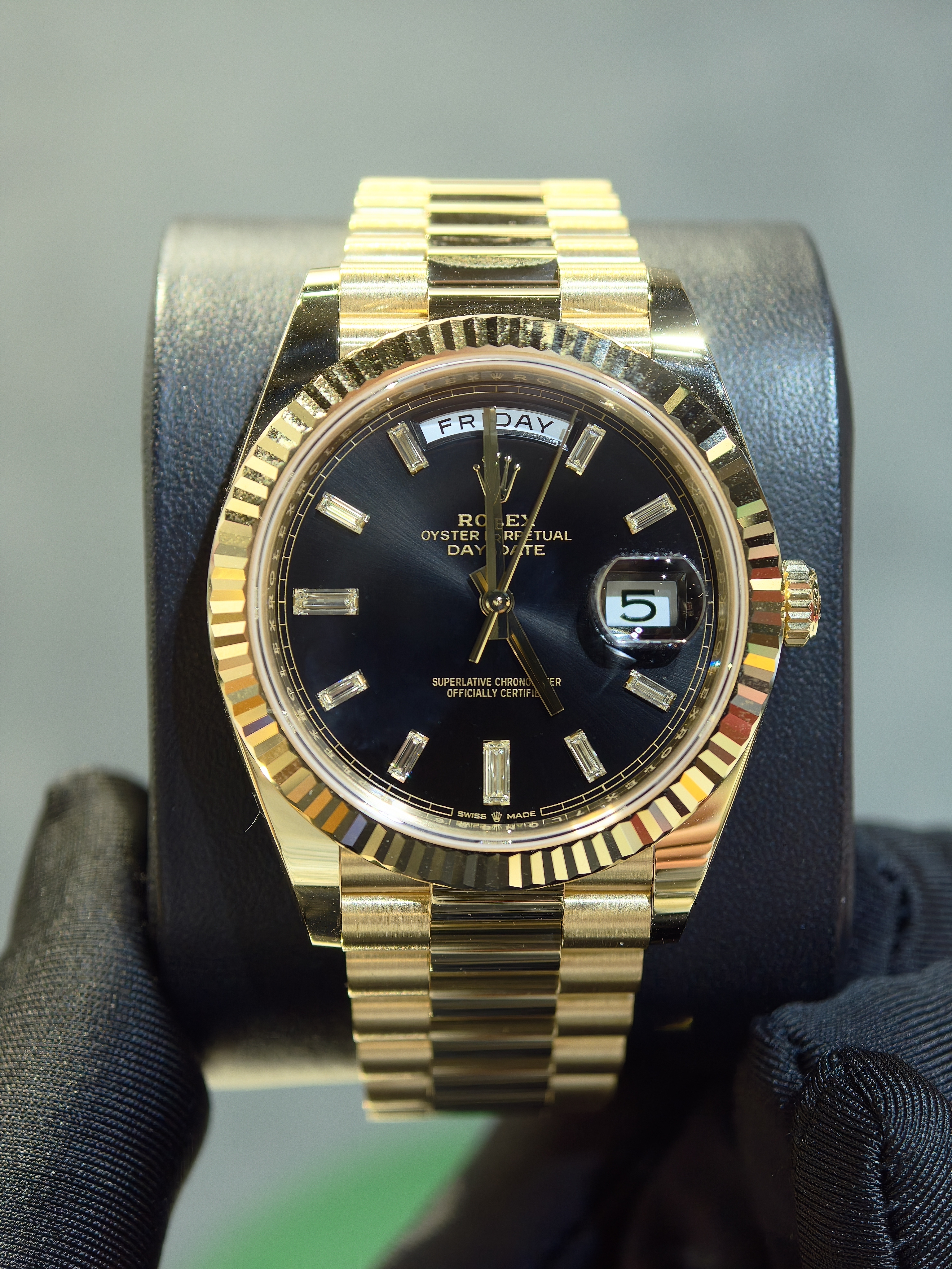 BRAND NEW ROLEX 228238 DAY-DATE 40 BLACK DIAL YELLOW GOLD PRESIDENT STRAP 40mm