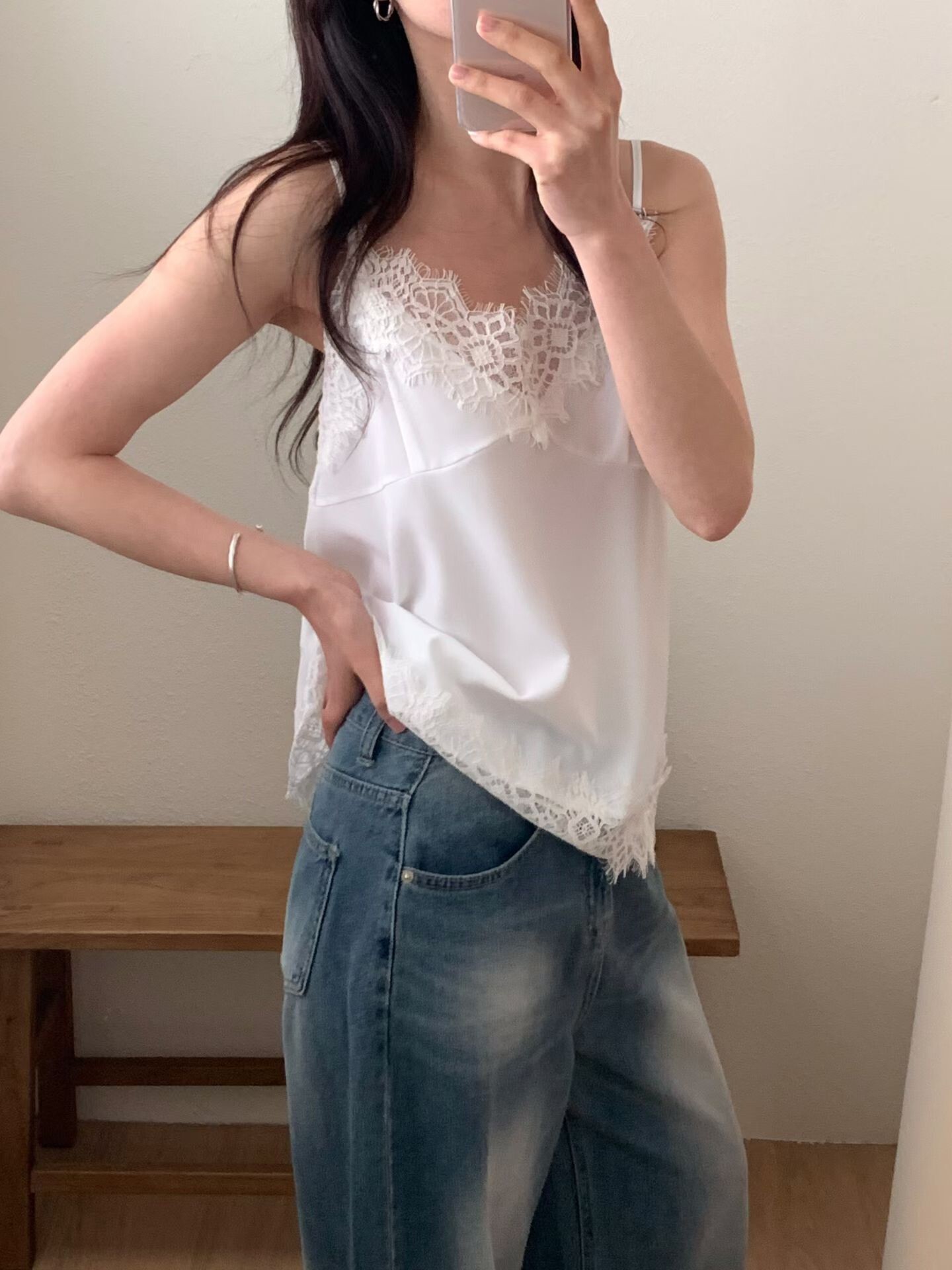 蕾絲滾邊絲質背心