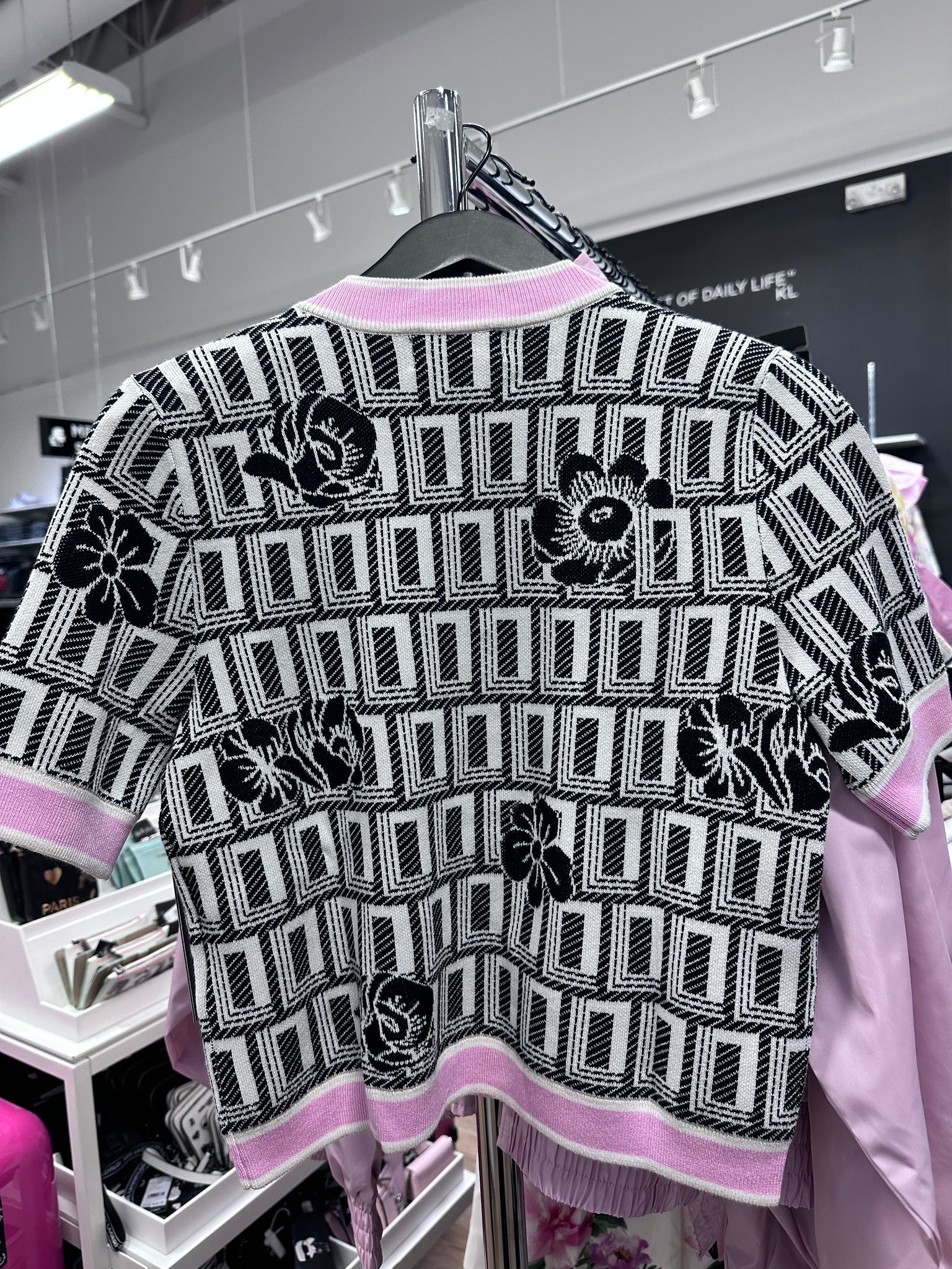 RT73 KL 黑白logo拼粉紅色間 短袖扣鈕針織衫 Short Sleeve Double L Cardigan