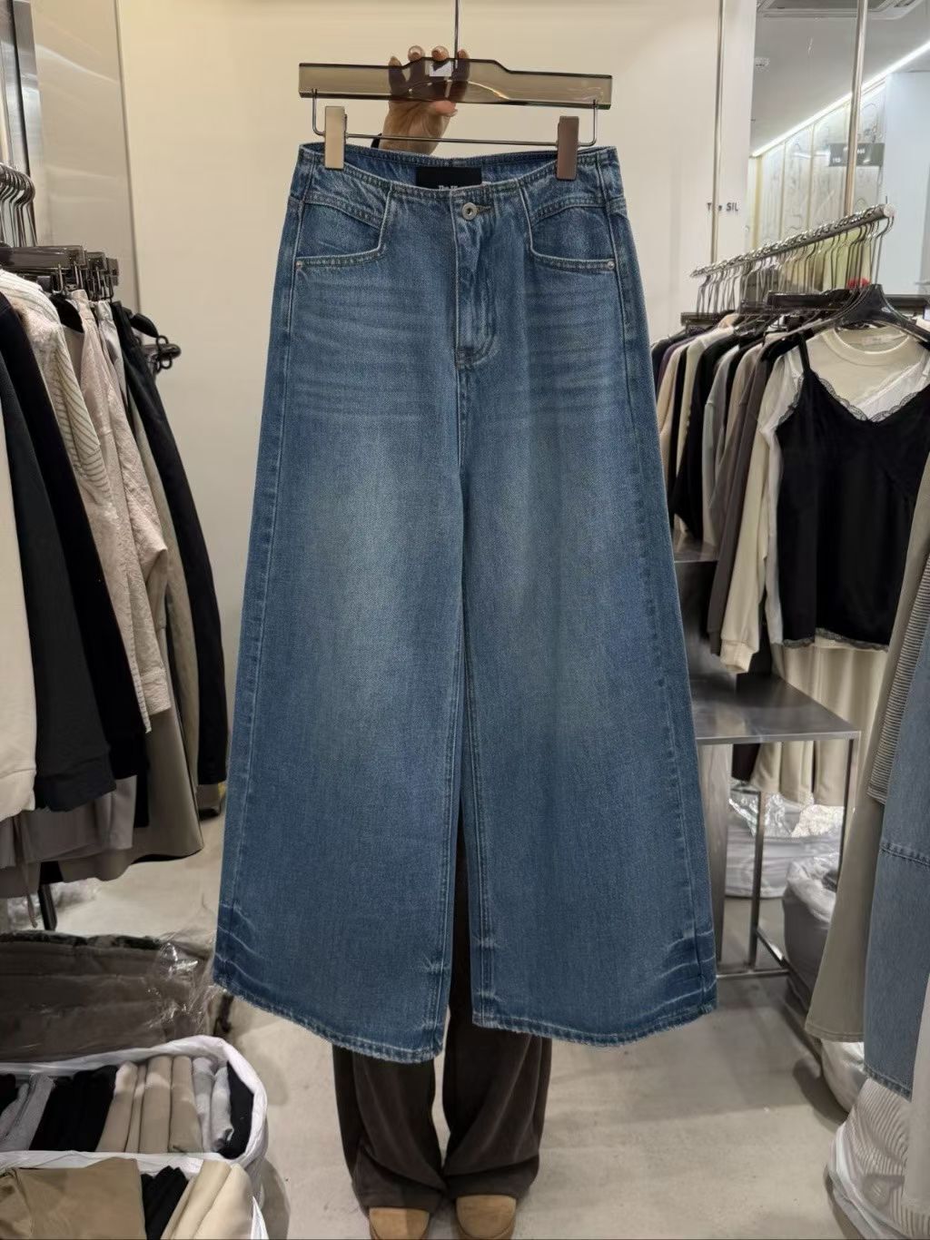 1L6001 A型喇叭牛仔褲