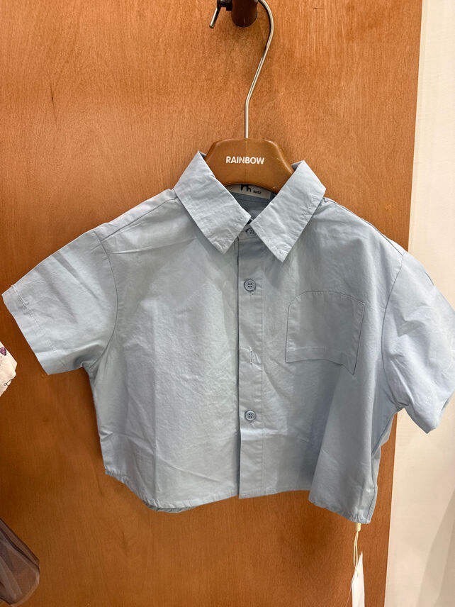 淡藍簡約襯衫上衣