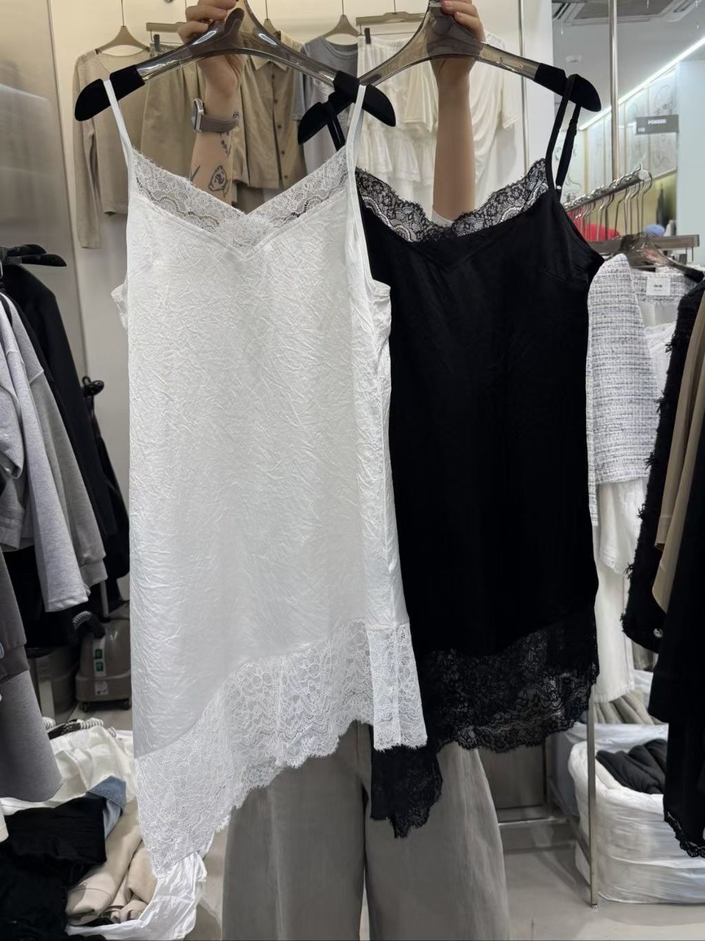 1L6004 蕾絲包邊長版背心