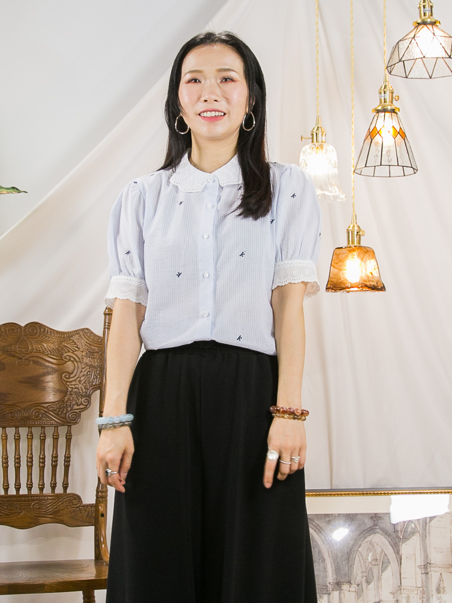 【27/3-29/3限時優惠】全開胸扣鈕．蝴蝶結刺繡．直紋麻棉料TOP