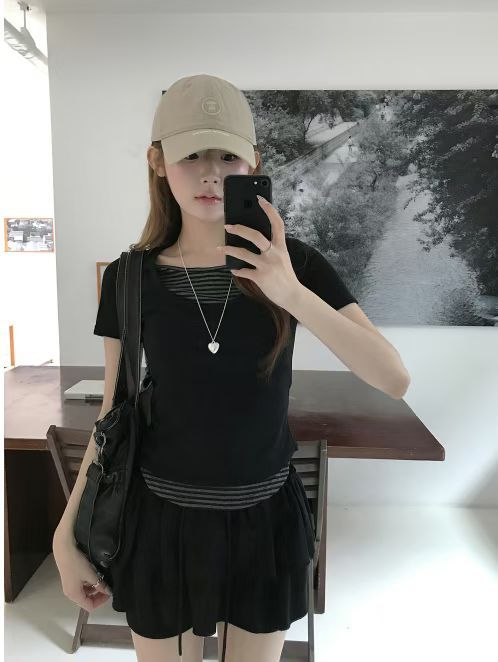 拼橫條紋假兩件上衣(黑色)