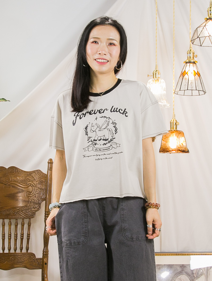 【27/3-29/3限時優惠】' FOREVER LUCK ' 英文字PRINT．拼色車線 COTTON料TOP