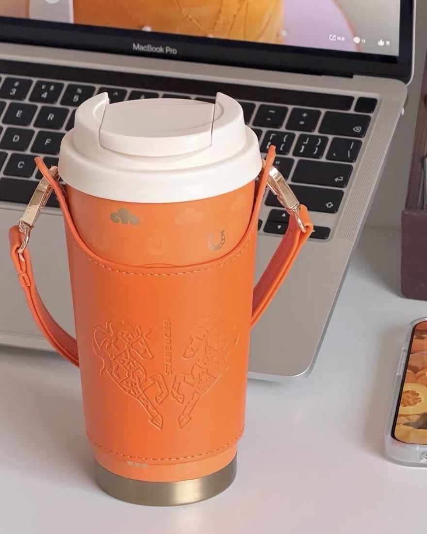 『代購商品』STARBUCKS 星巴克 2026馬年限定 駿耀星程 隨行杯 (附對馬杯套)