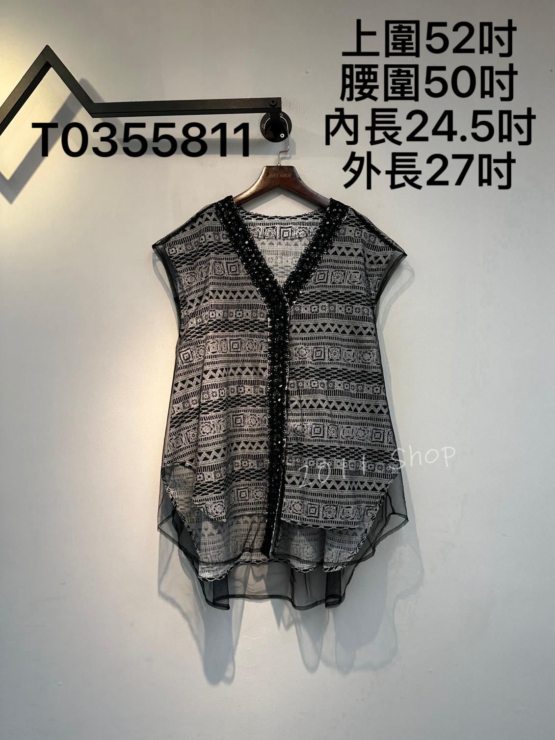 V領網紗拼蕾絲花邊復古印花TOP  上圍52吋 腰圍50吋 內長24.5吋 外長27吋  T0355811