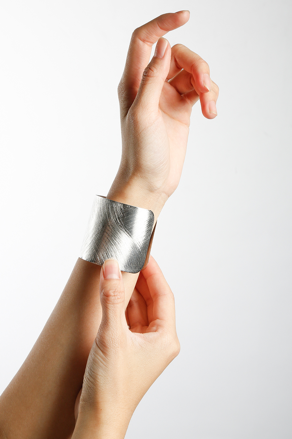 Milano 流光寬板手環