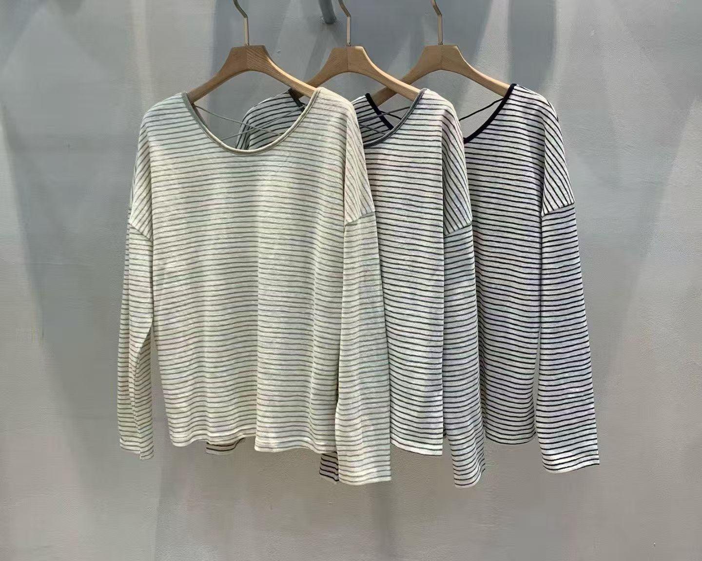 1L6030 後交叉條紋上衣