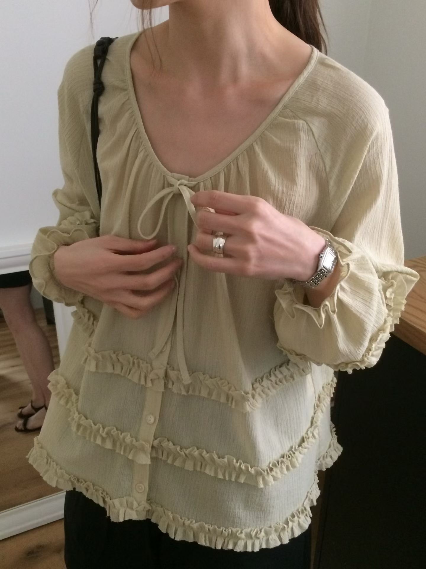 #228N727 ﹝Premium﹞﹡ 嫩芽🌱三層褶褶邊蝴蝶結blouse