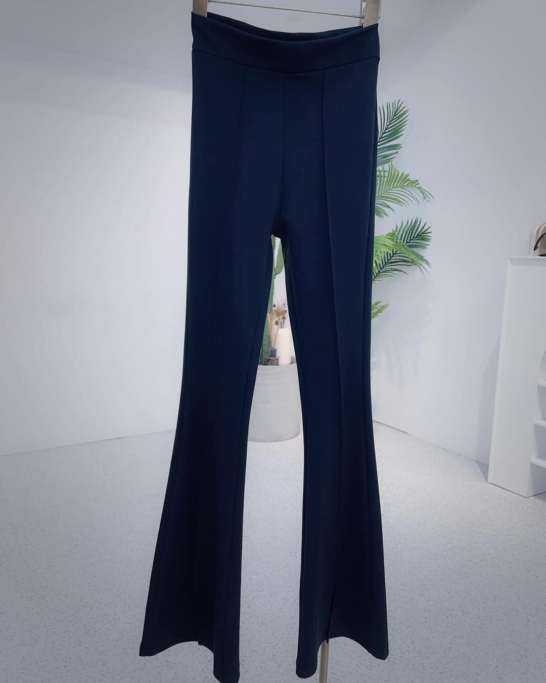 【訂製款超激瘦的前開叉機能小喇叭褲】（現貨）