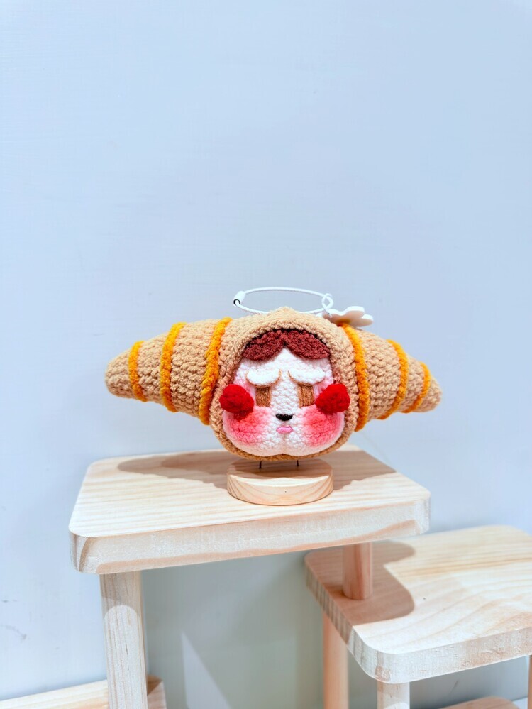 可頌麵包大顆眼淚哭娃吊飾