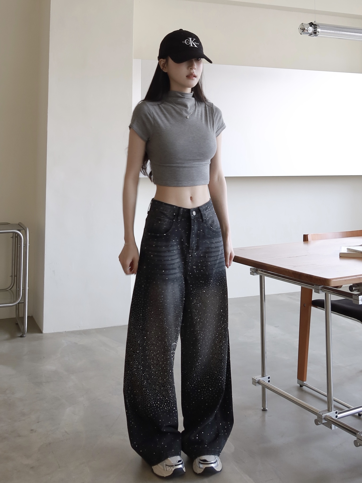 爆亮鑽牛仔彎刀褲