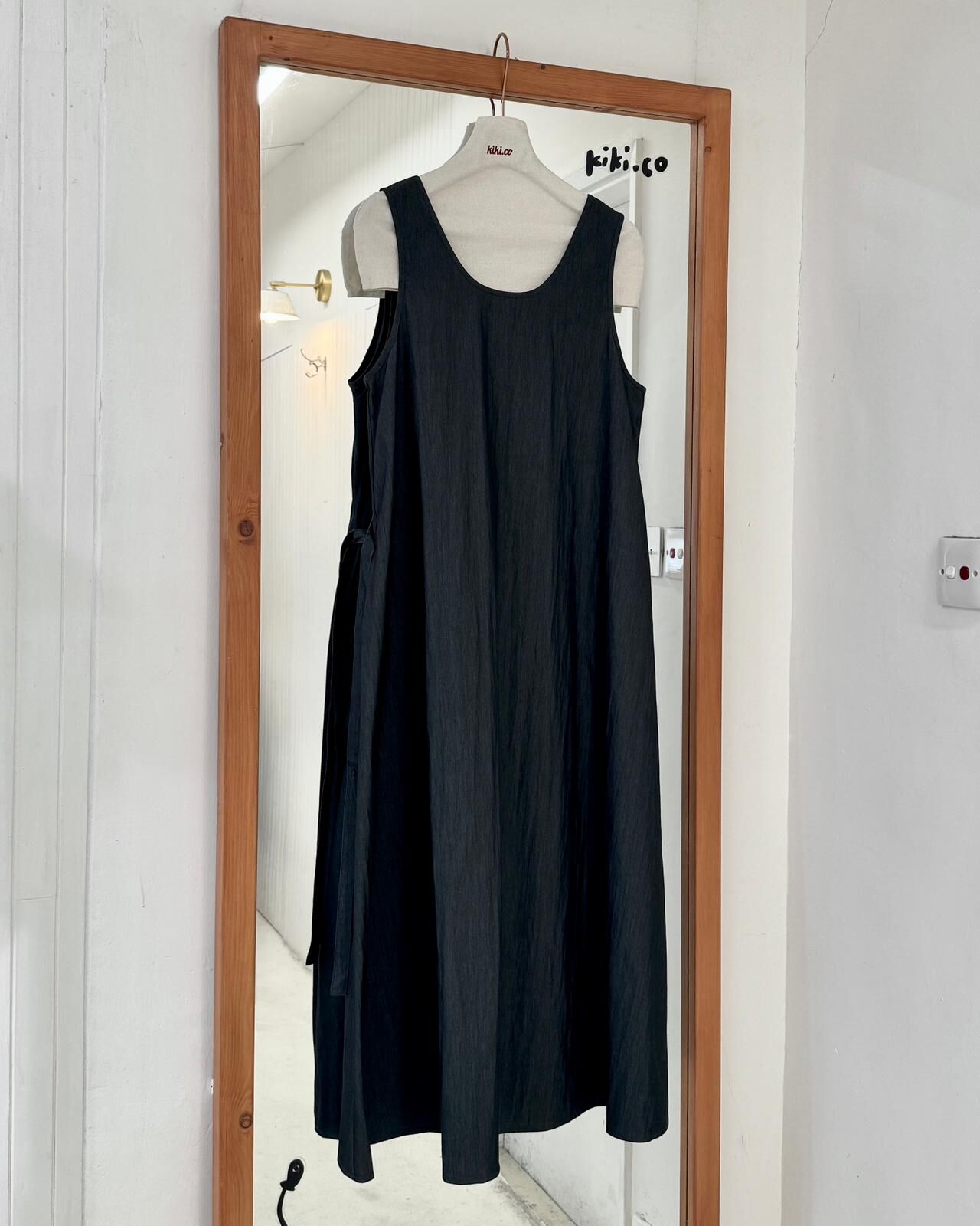 V領素色面粗肩onepiece