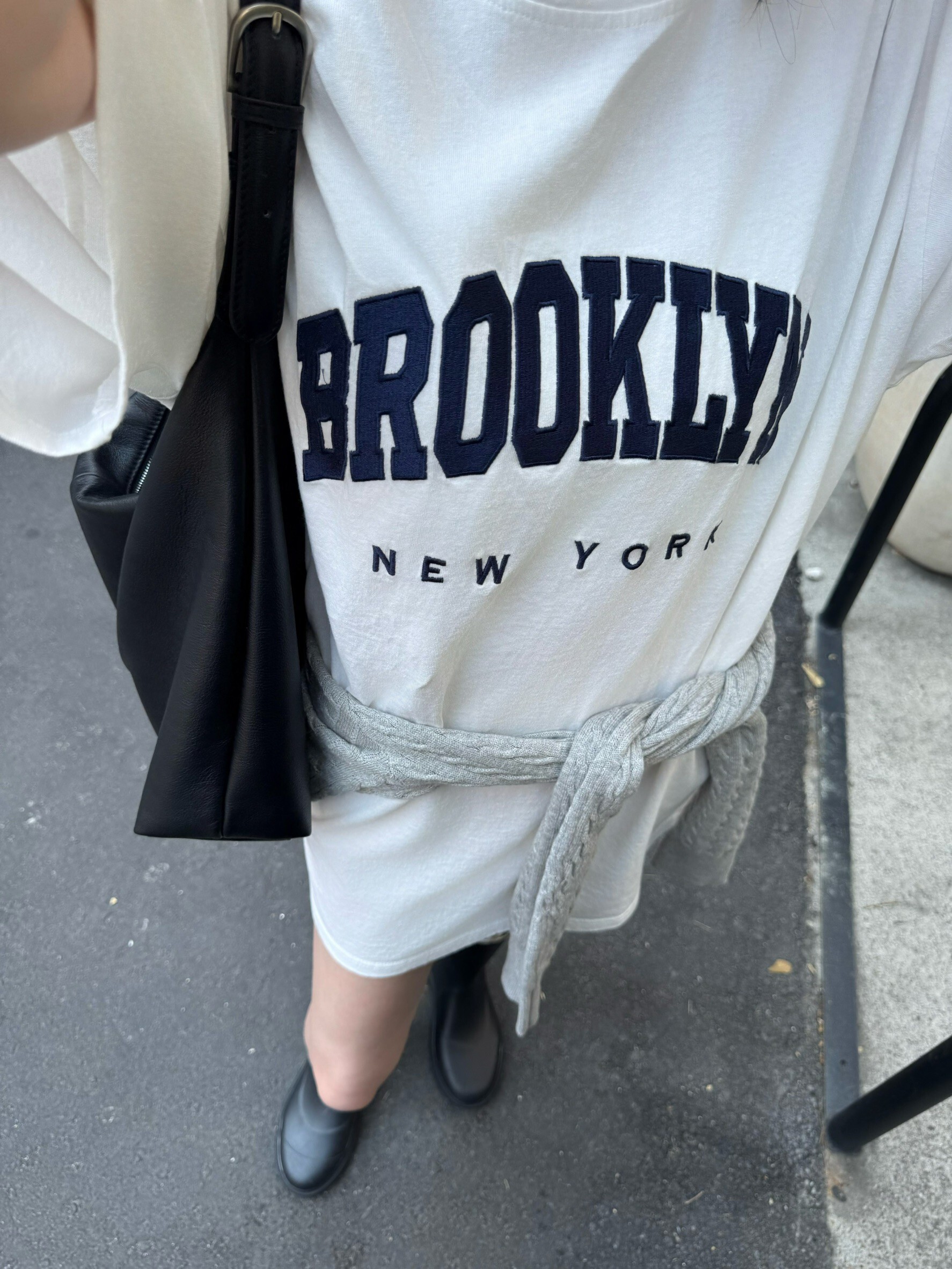 #AM68 寬鬆刺繡字母T(黑/灰/白)