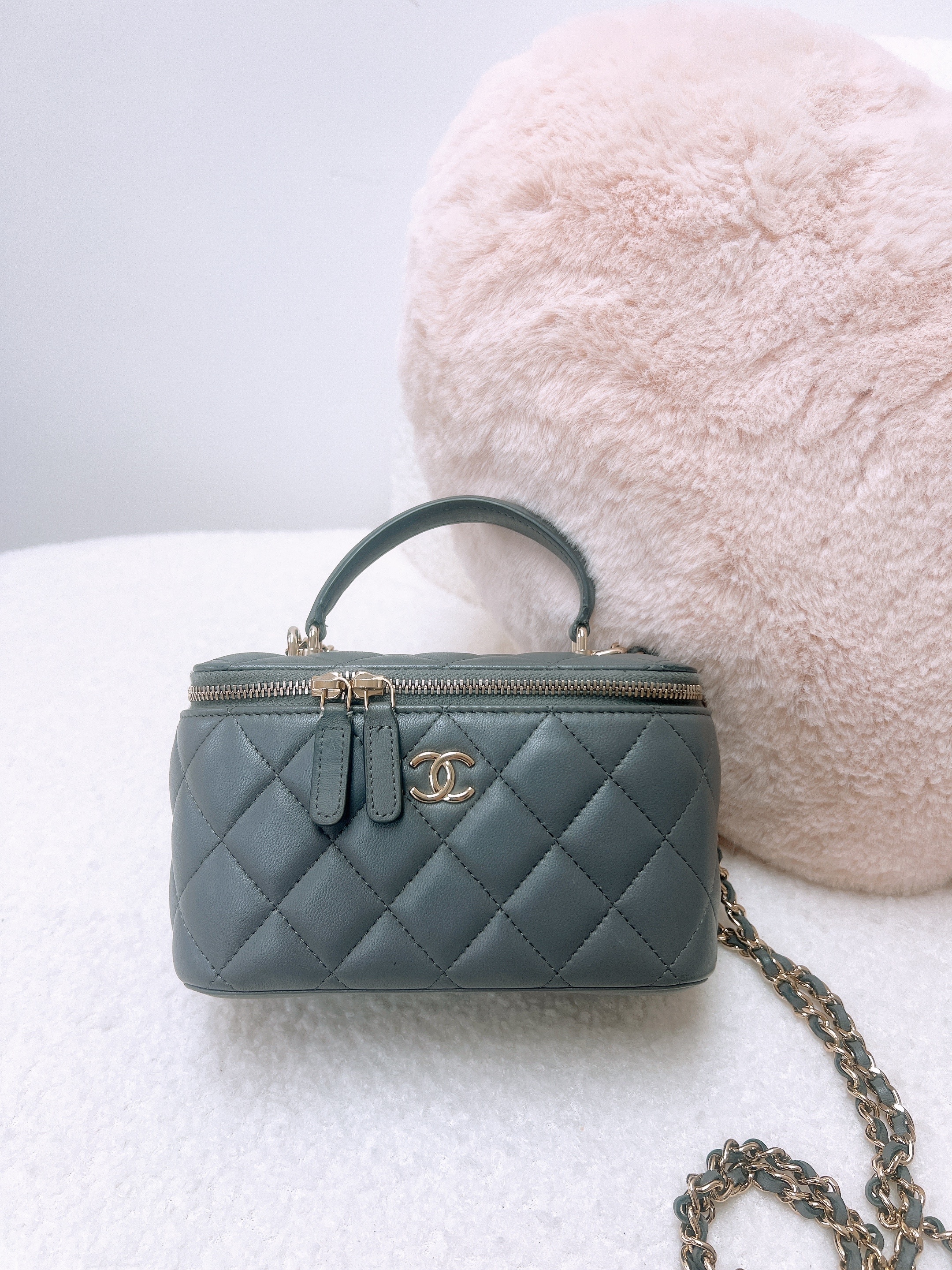 Chanel handle vanity (dark grey lambskin/ GHW)