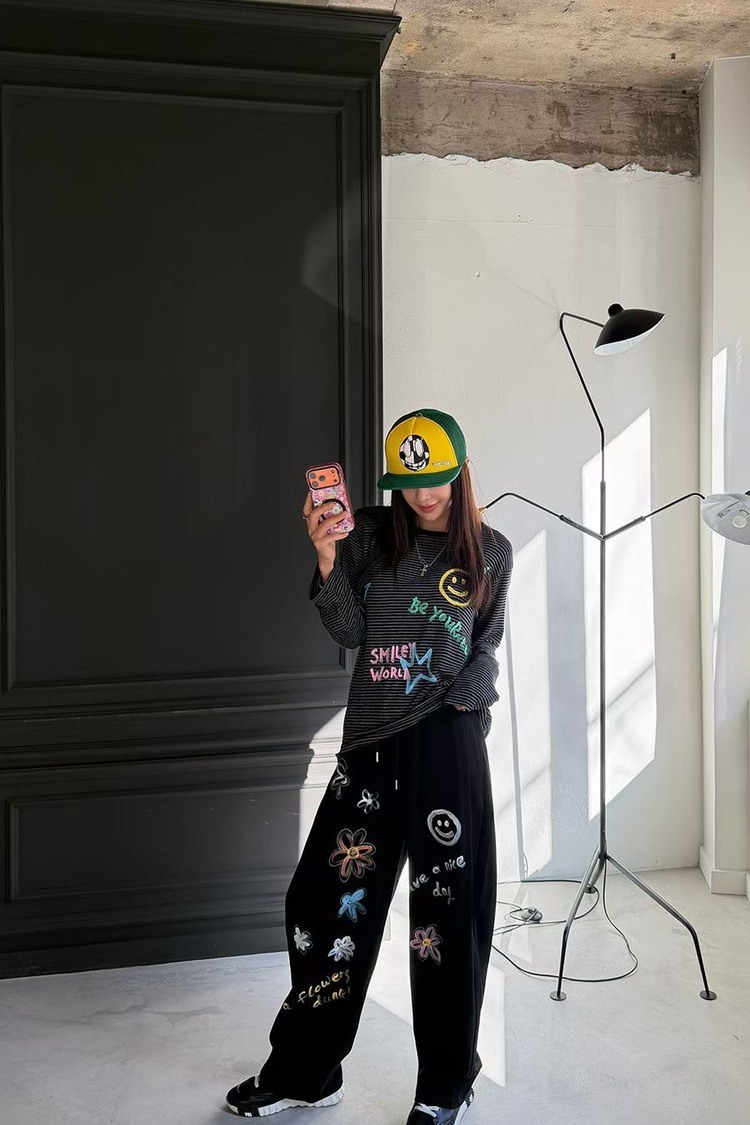 【現貨+預購】手繪花朵笑臉英字修飾棉褲(預購時間14-21天)