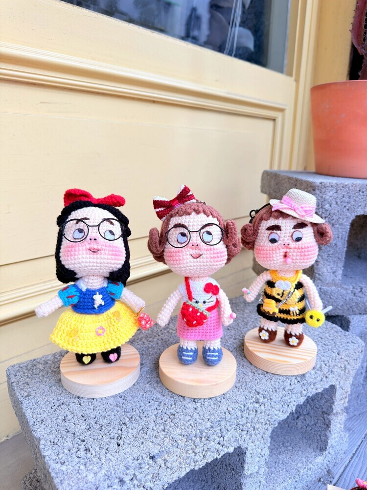 圓圓大眼洋裝醜娃吊飾-31號『約14-16cm』((不列入會員折扣))