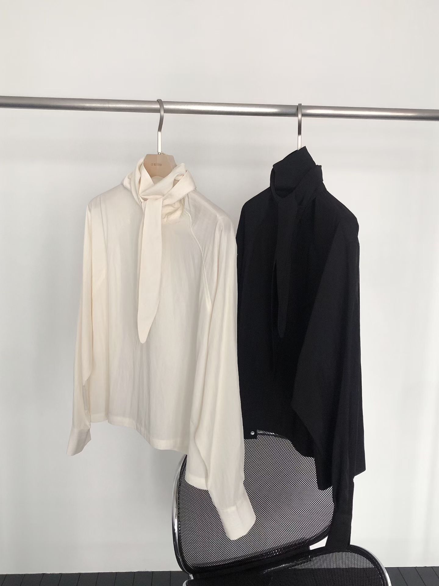 LB6037 樹紋優雅領巾上衣