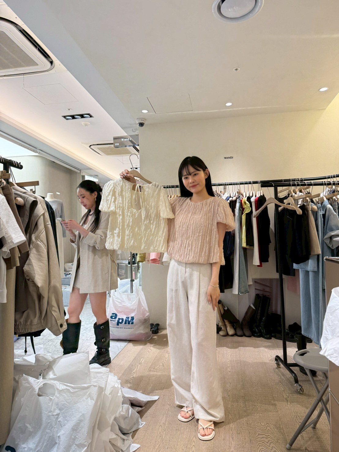 WJ6023 皺皺泡泡袖圓領上衣