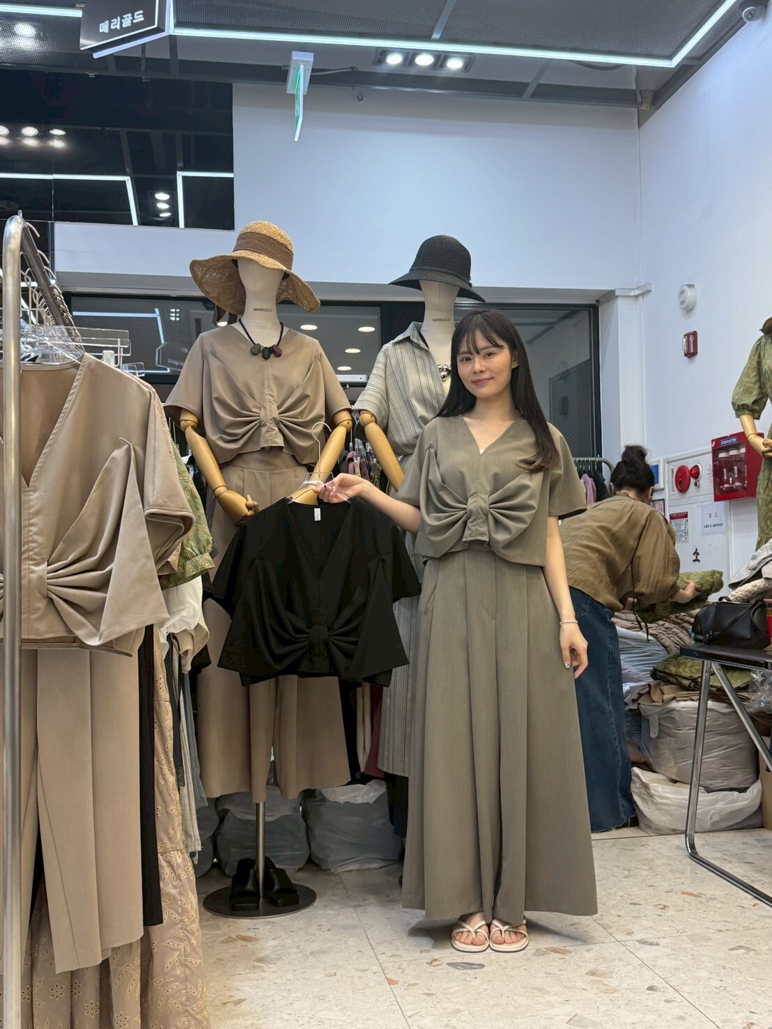 MG6012 蝴蝶結抓皺V領上衣