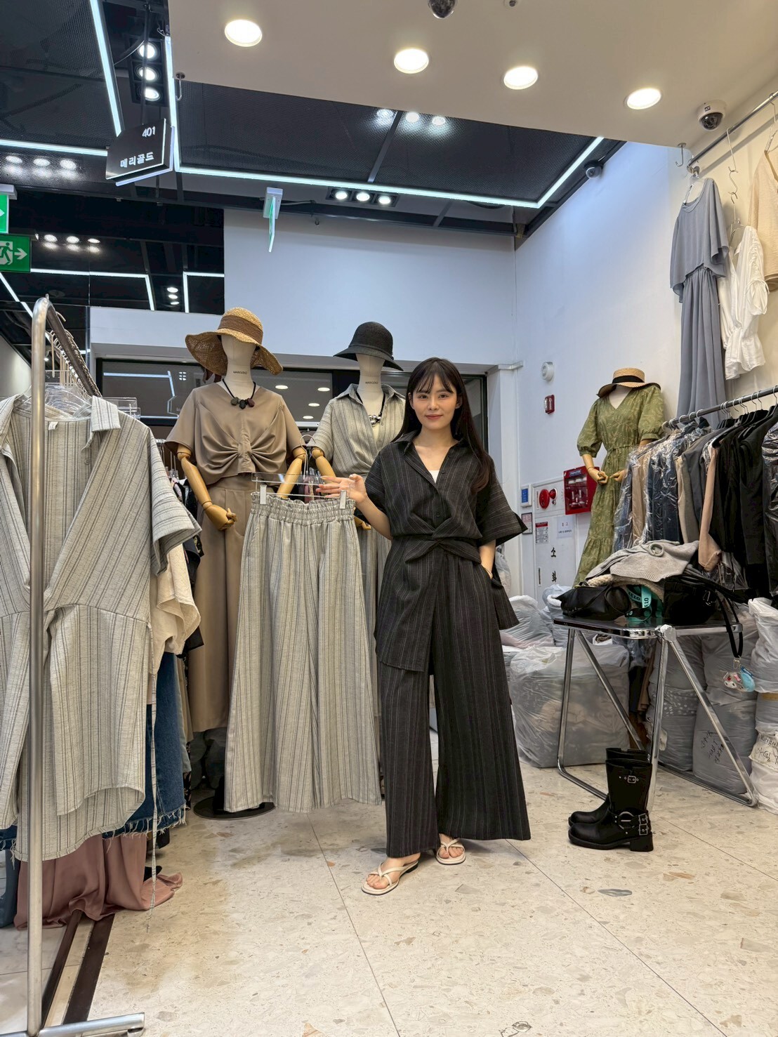 MG6009 全橡根直條紋闊腿長褲