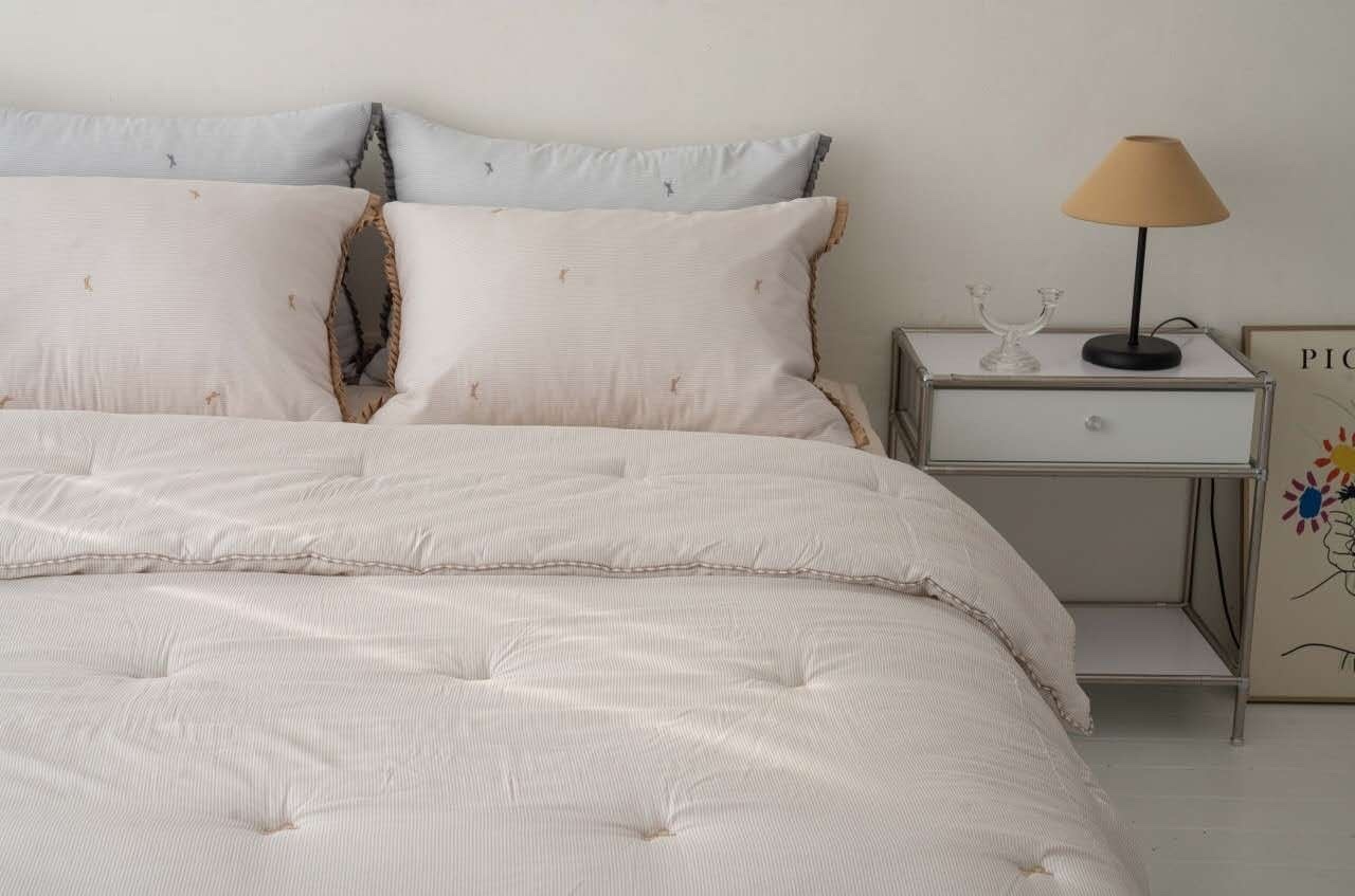 《韓國製天絲四季被》 直紋刺繡蝴蝶結