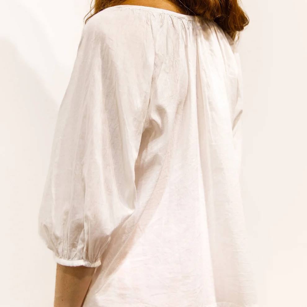 1BB0327-025 [BRIGITTE BARDOT] Bloom Bouse Embroidered with Flowers White #122610910 (EU)