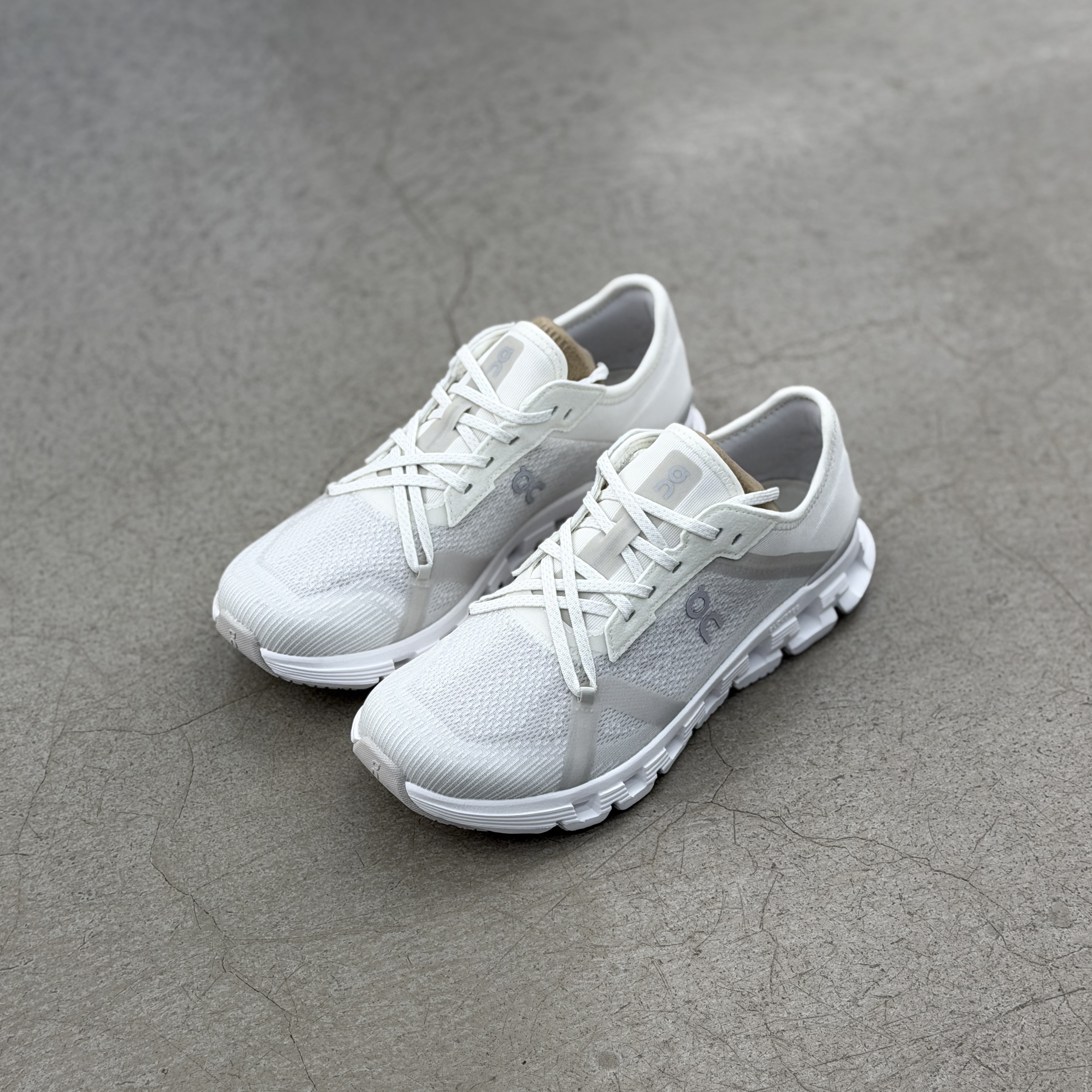 On Running Cloud X4 AD White Wolf | 3WF10172852