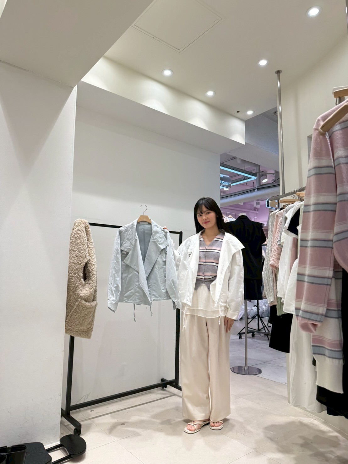 HU6019 型格可扣起領口外套