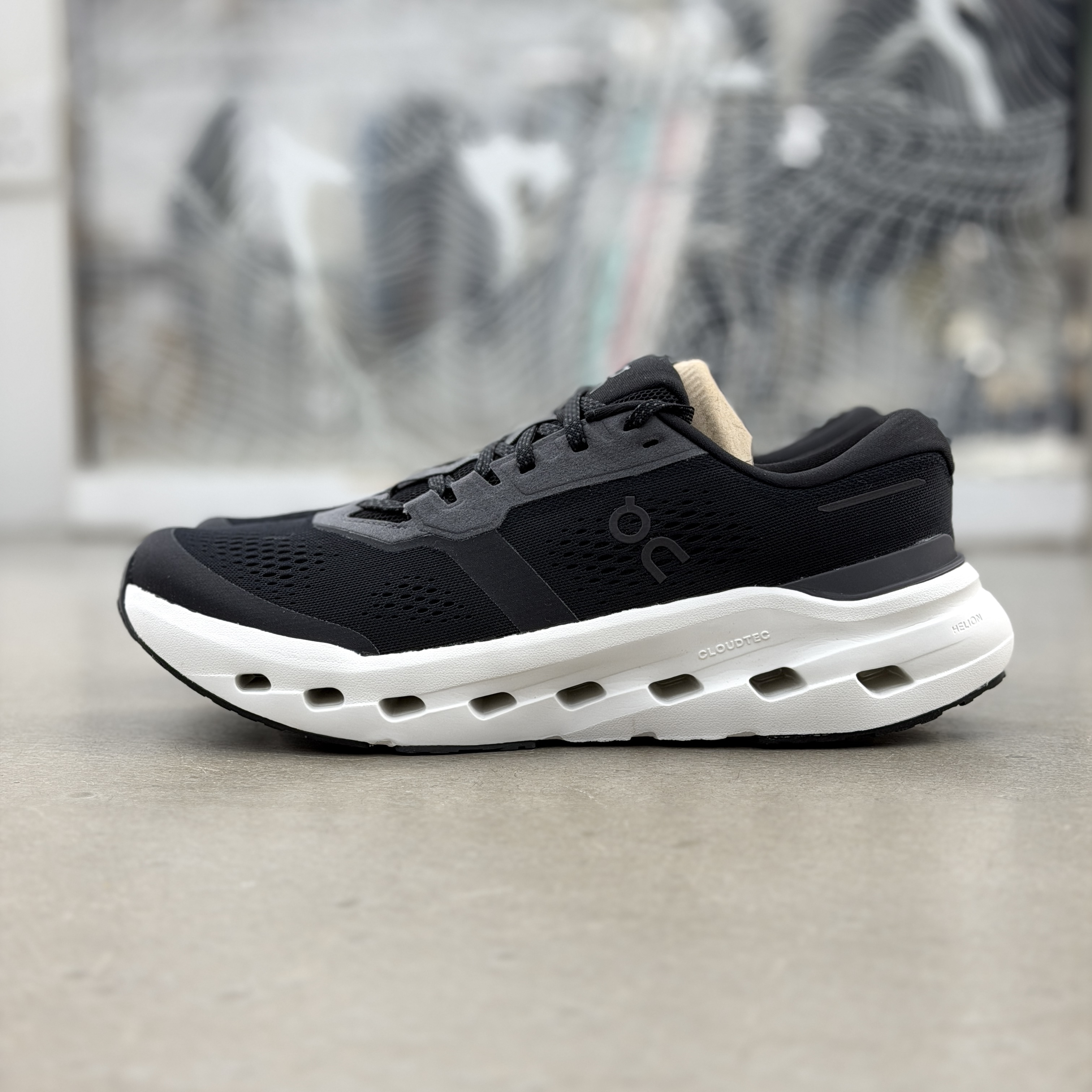 On Running Cloudrunner 3 Black Ivory |  3MG10071430