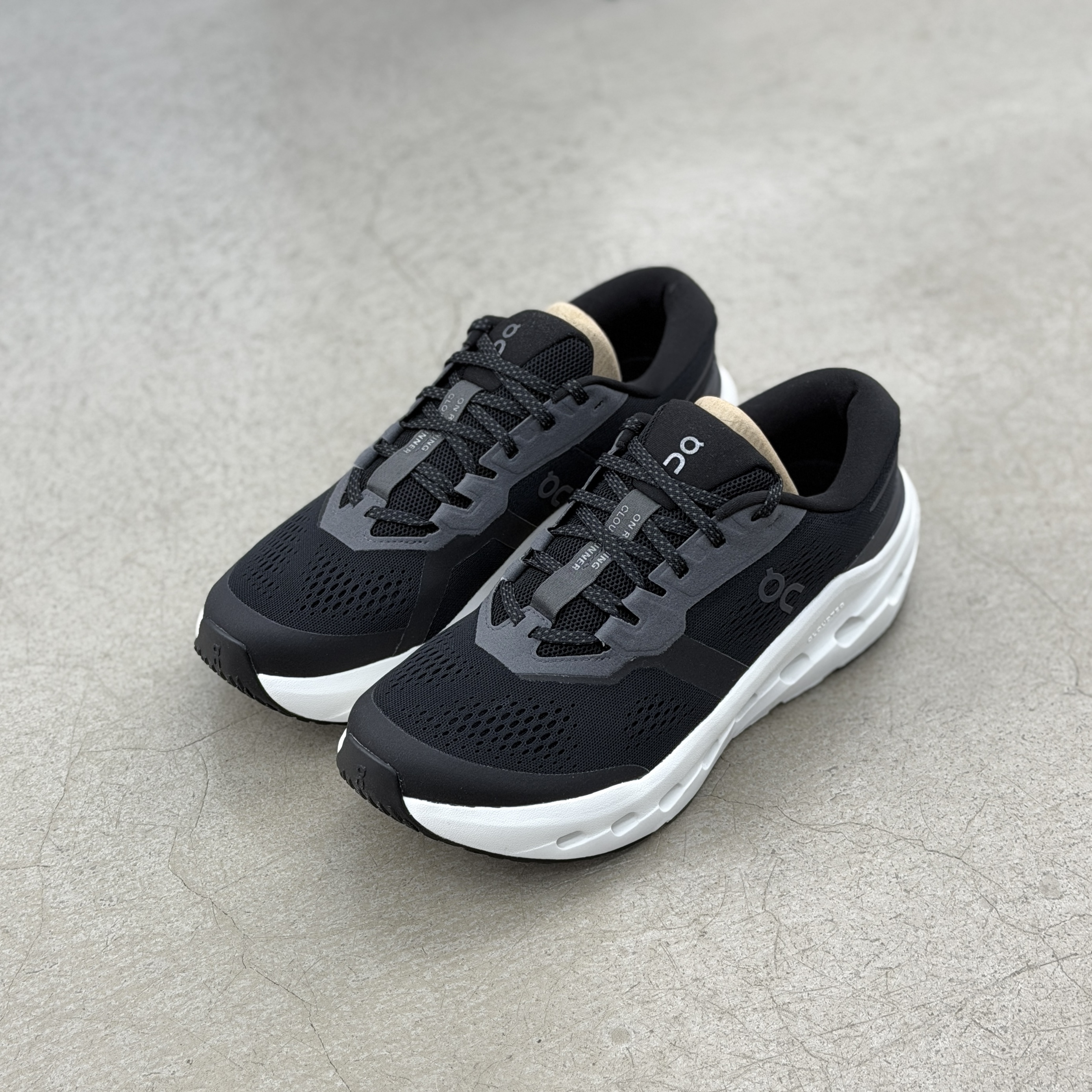 On Running Cloudrunner 3 Black Ivory |  3MG10071430