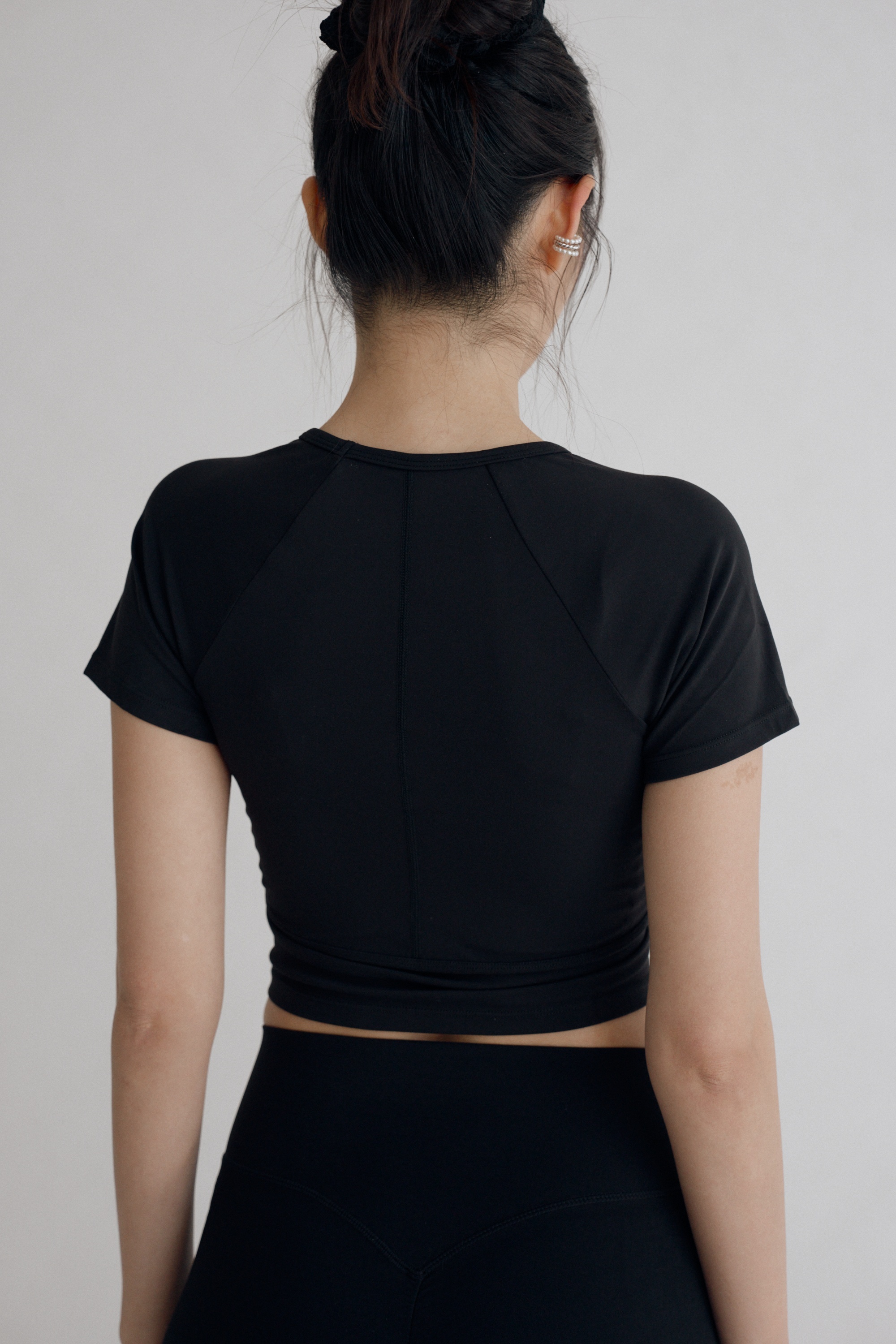 機能短版收腰短袖-黑