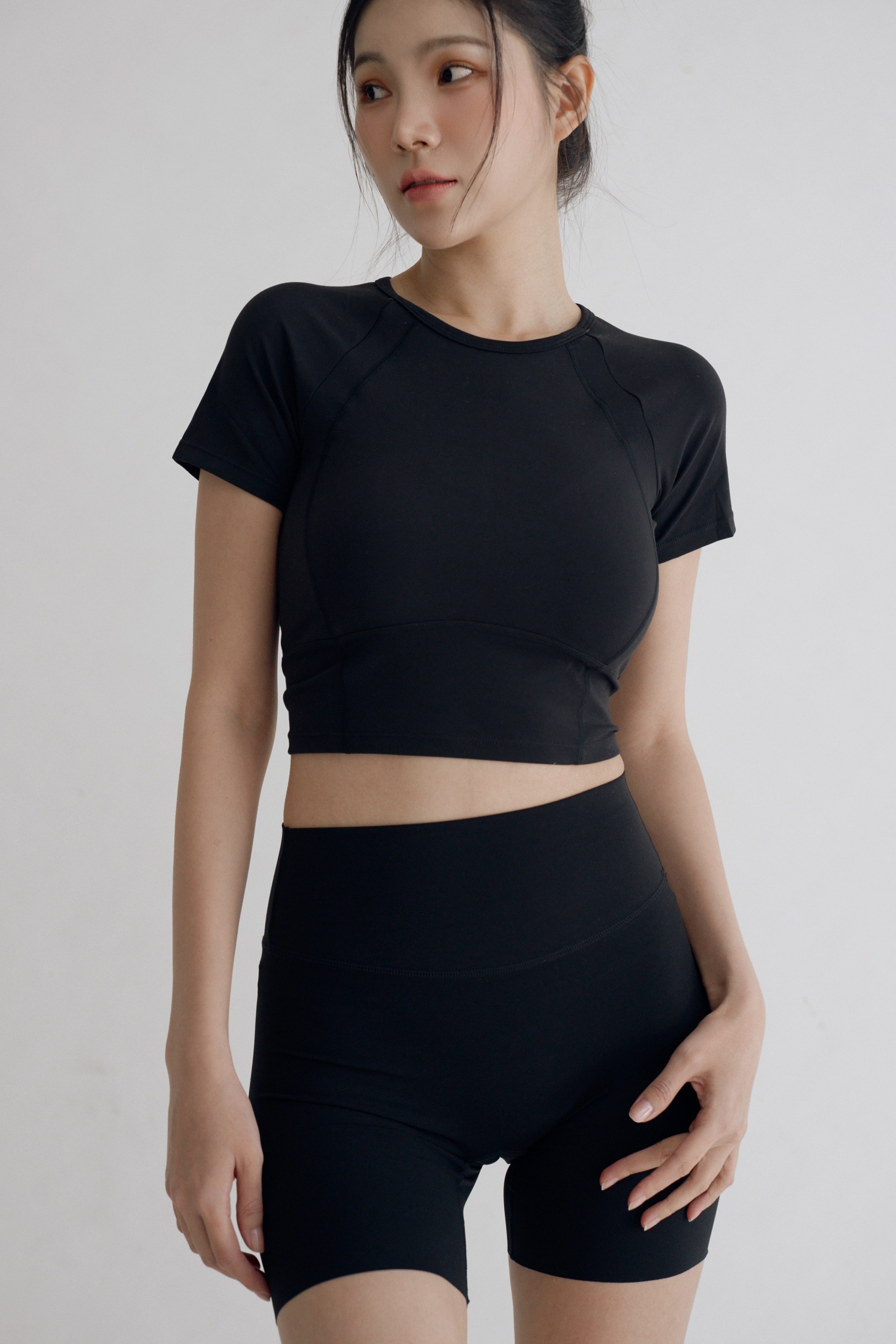 機能短版收腰短袖-黑