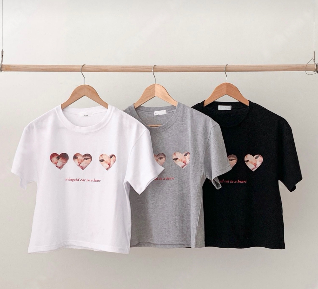 （3月韓國連線）T1361｜可愛感100%❤️貓貓心心Tee ≽^• ˕ • ྀི≼