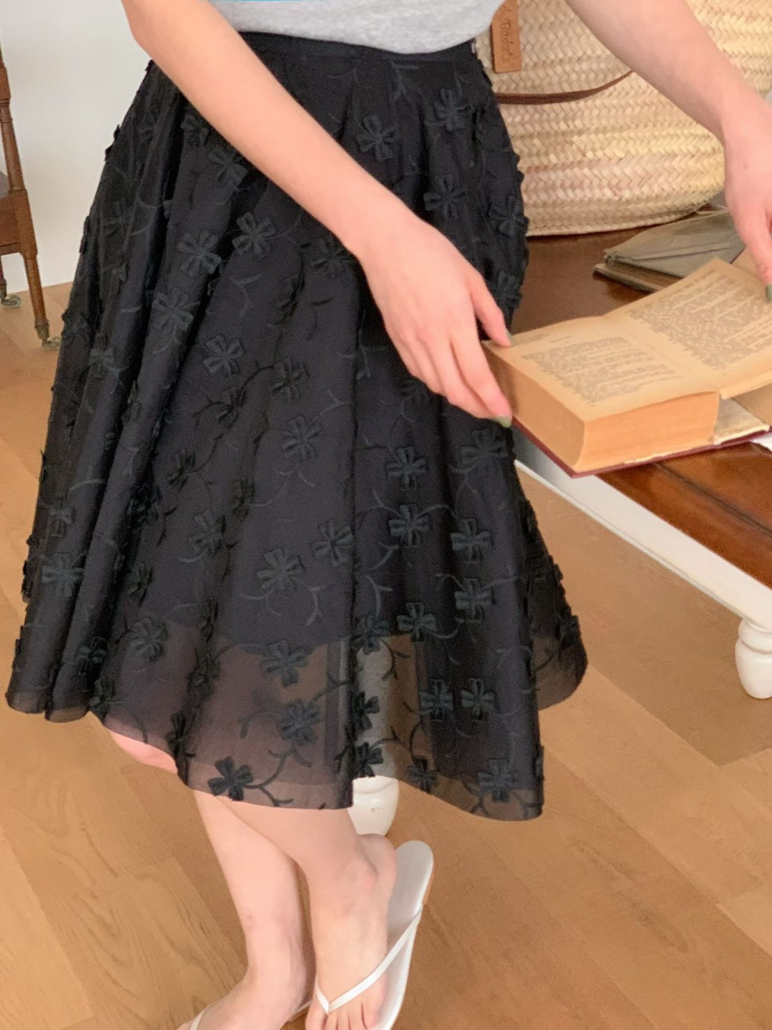 枝花及膝蓬裙