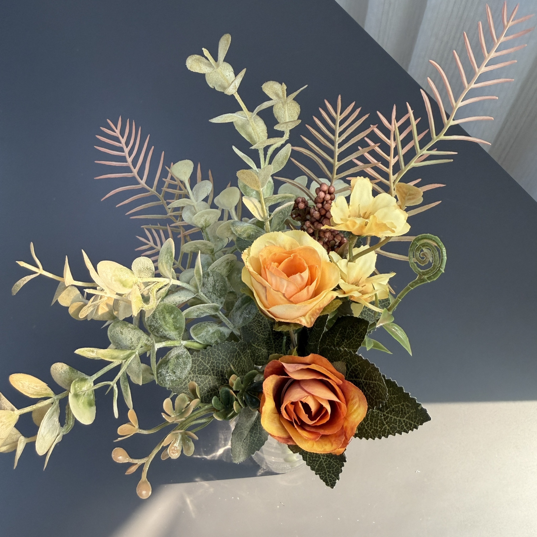 仿真絹布玫瑰珠串鳳尾小花束