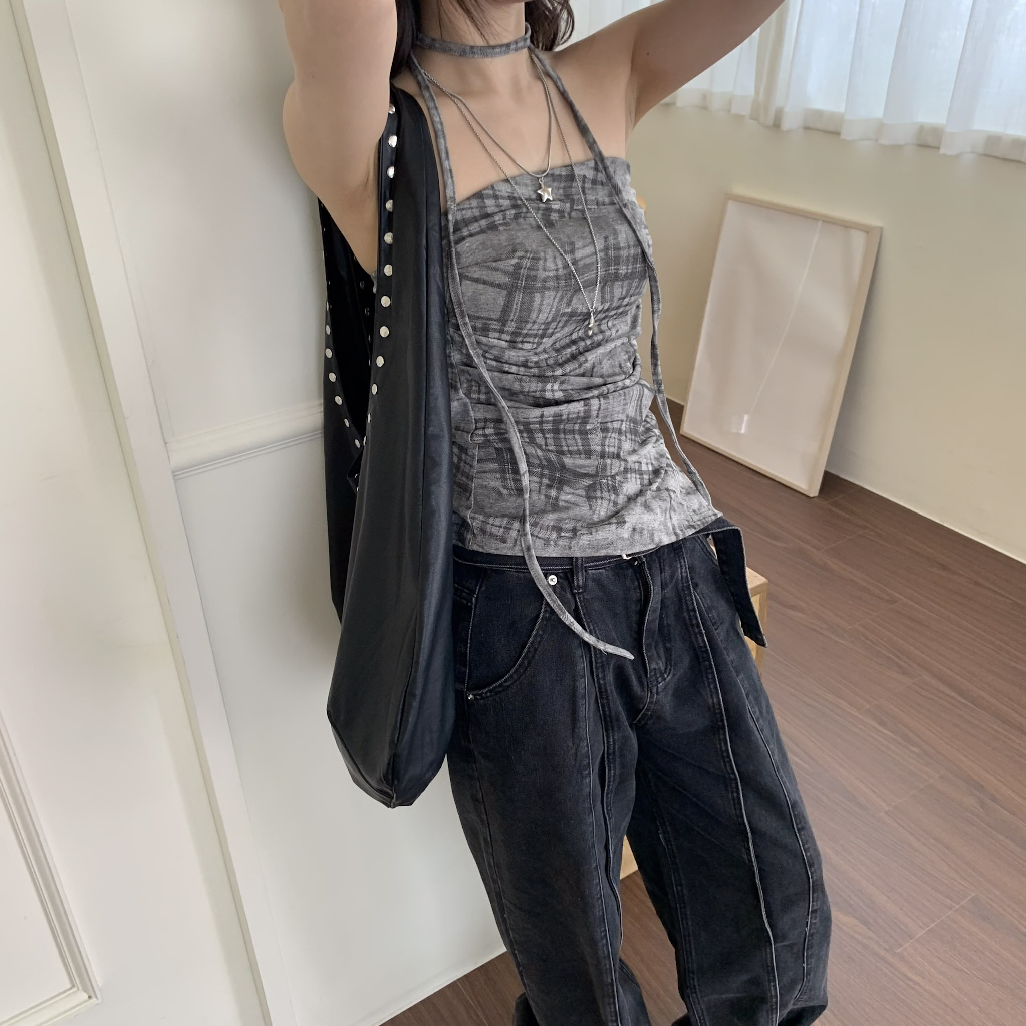 ISA_格紋控! (附綁帶)不規則擺側抓皺平口上衣_63071