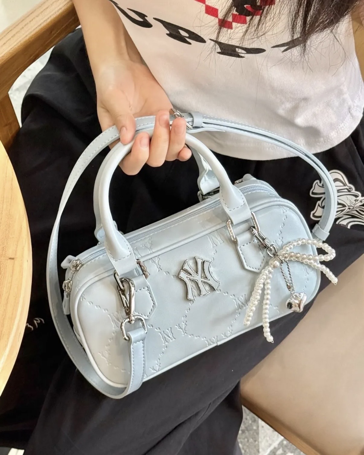 MLB 2026春季款 波士頓包 NY標 鑽石老花 壓紋 法棍包 手提包 肩背包 共5色