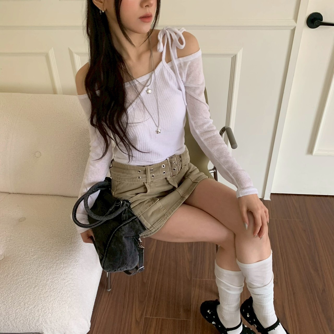 ISA_層次加分 假二件造型一字領綁帶上衣_63075