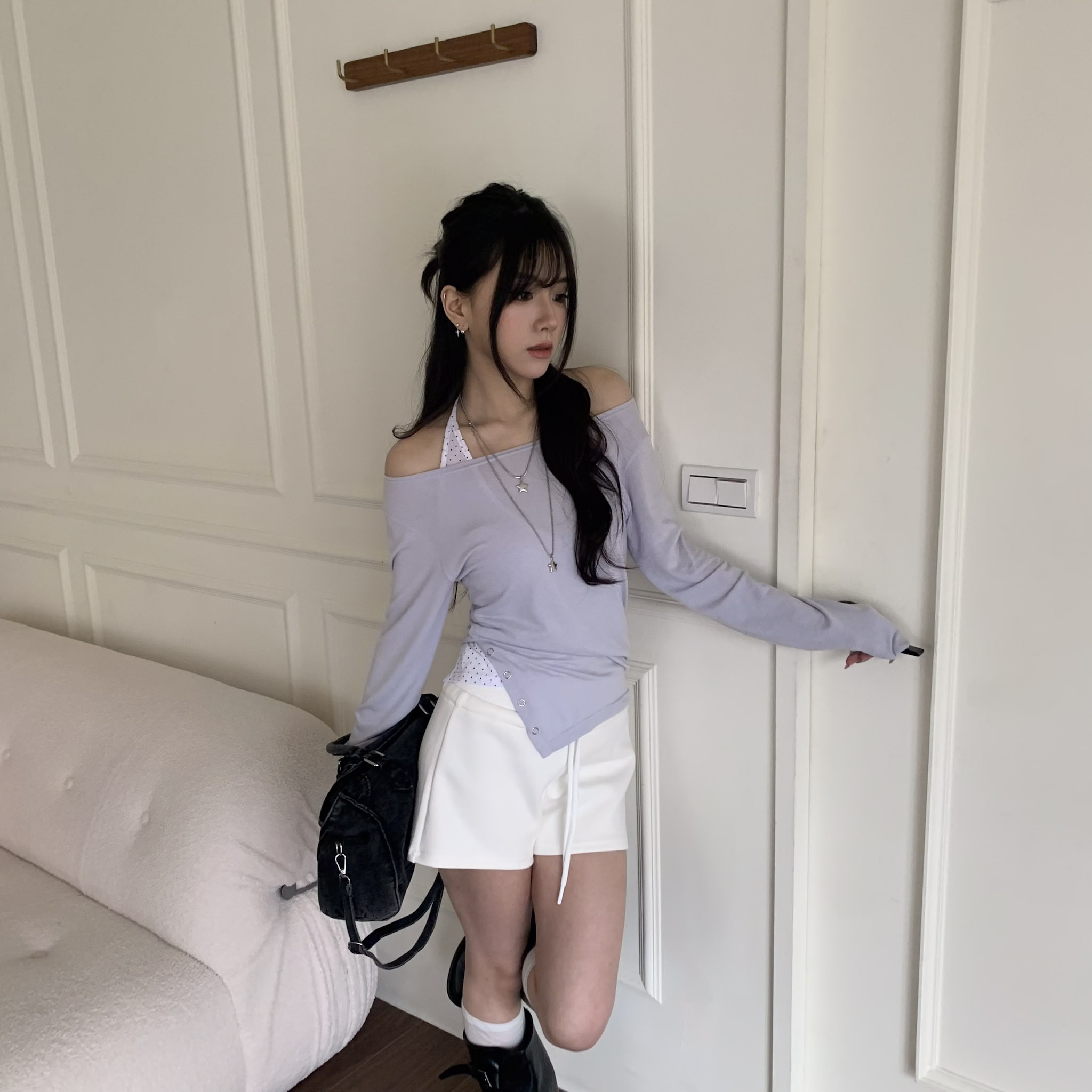 ISA_側腰point! 低調剪裁一字領側開衩上衣_63076