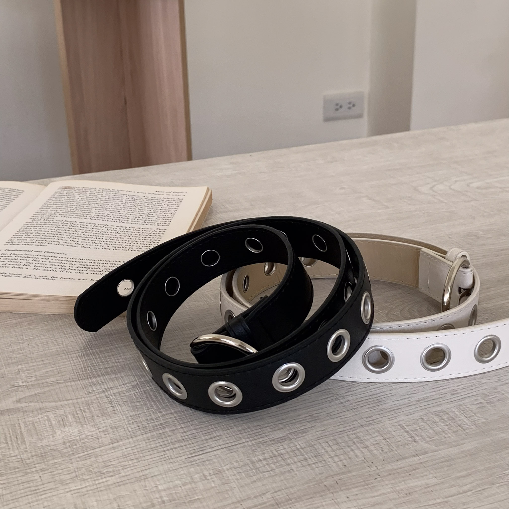 ISA_時髦升級! vintage金屬卯釘全孔皮帶_63066