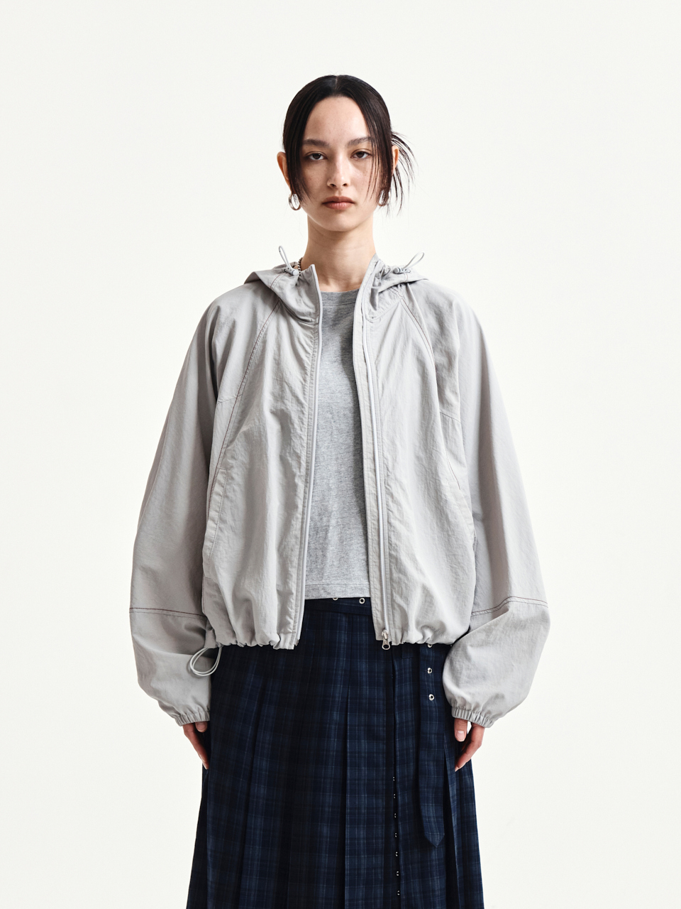 短版LOGO連帽風衣外套 淺米色